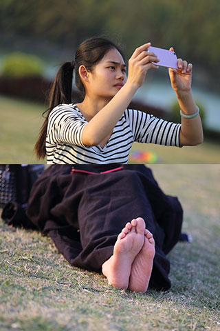 佛山小美女娇柔的汗脚底