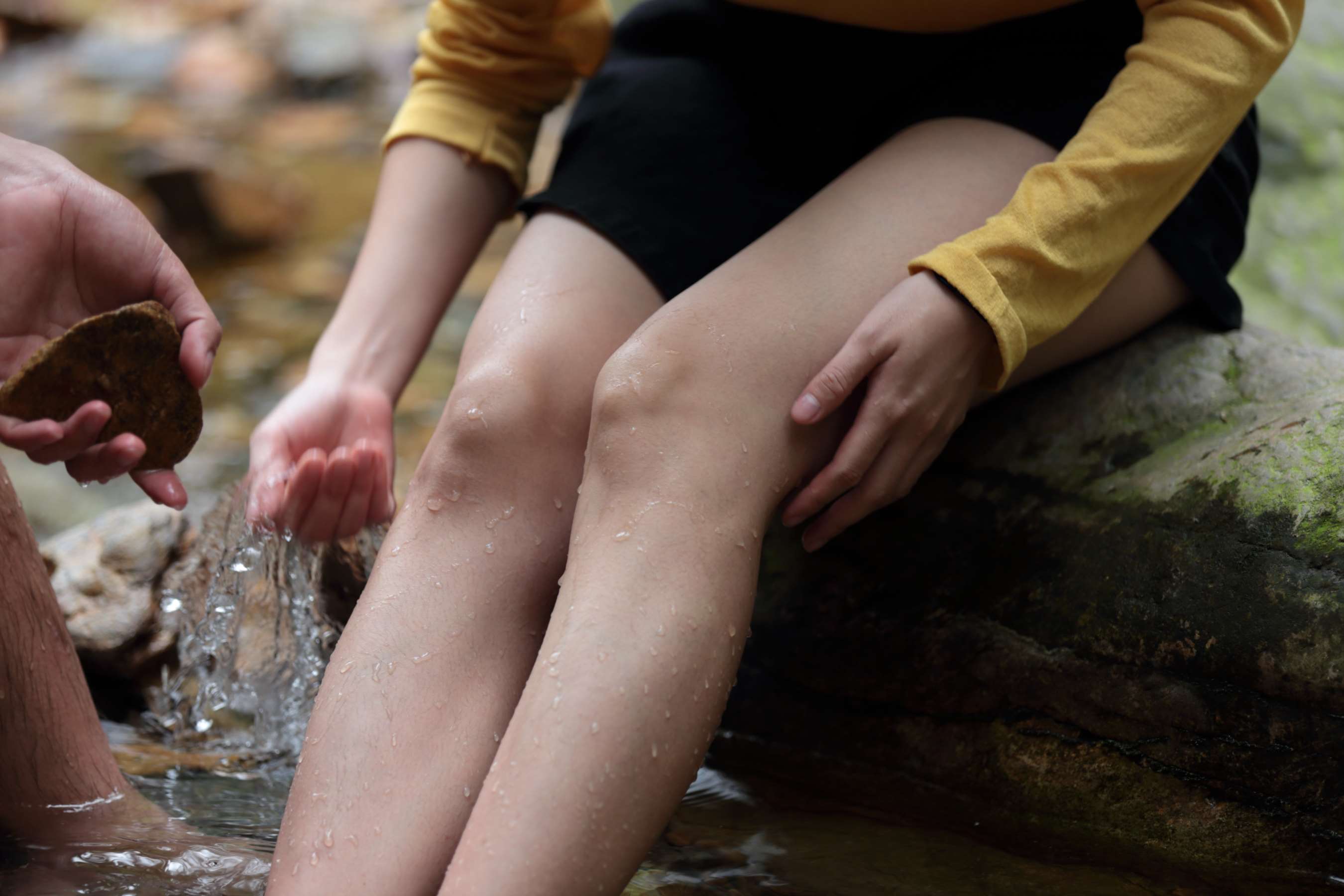 《年轻活力的大学生，脚型纤薄修长》作品图