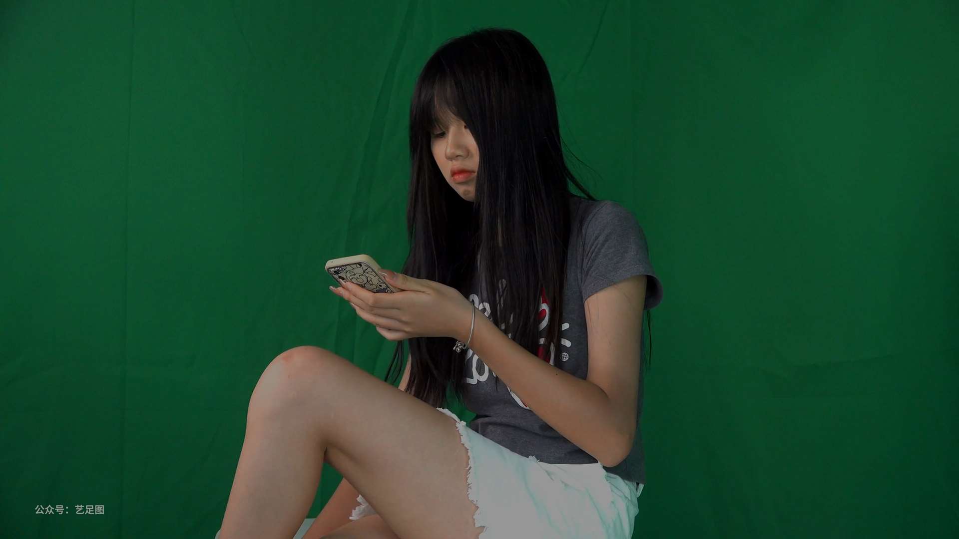 《[视频]思薇40码原味略脏大脚模拟玩弄》作品图