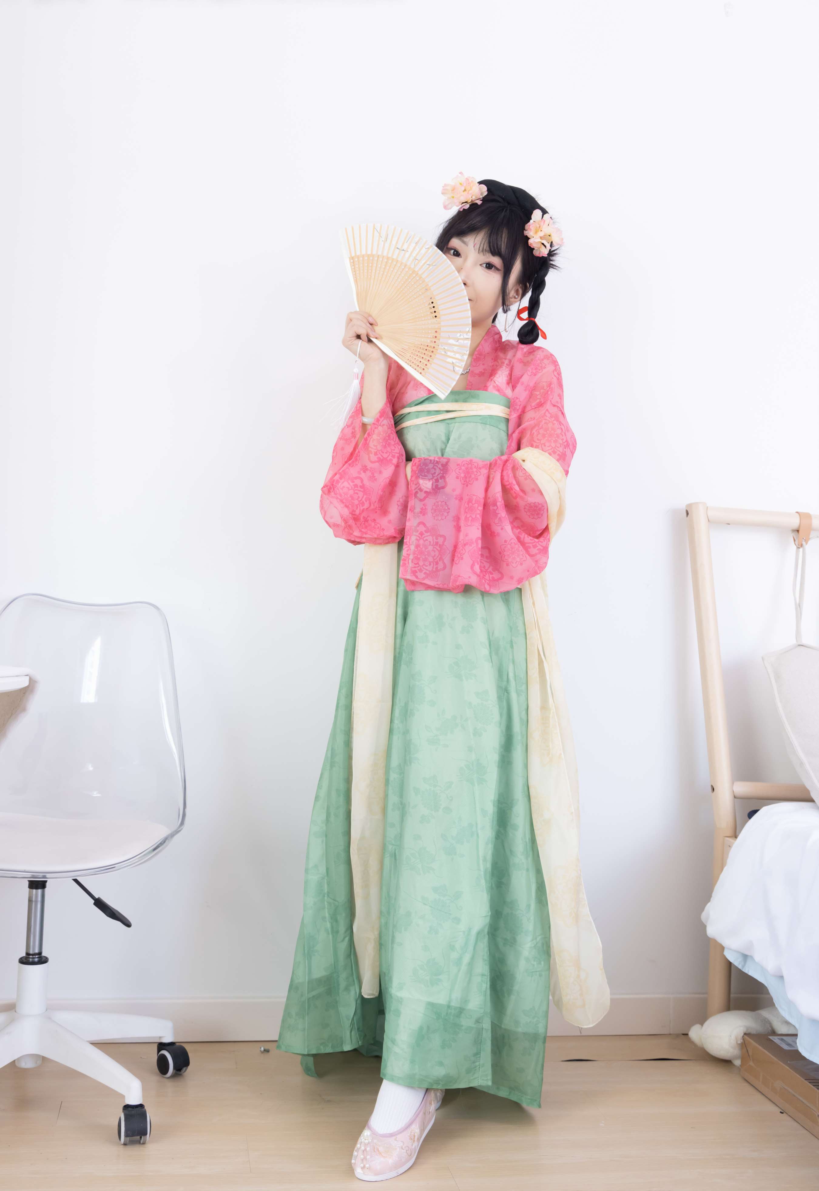 《嘟嘟-布鞋、白棉袜、古装、半脱袜子》作品图