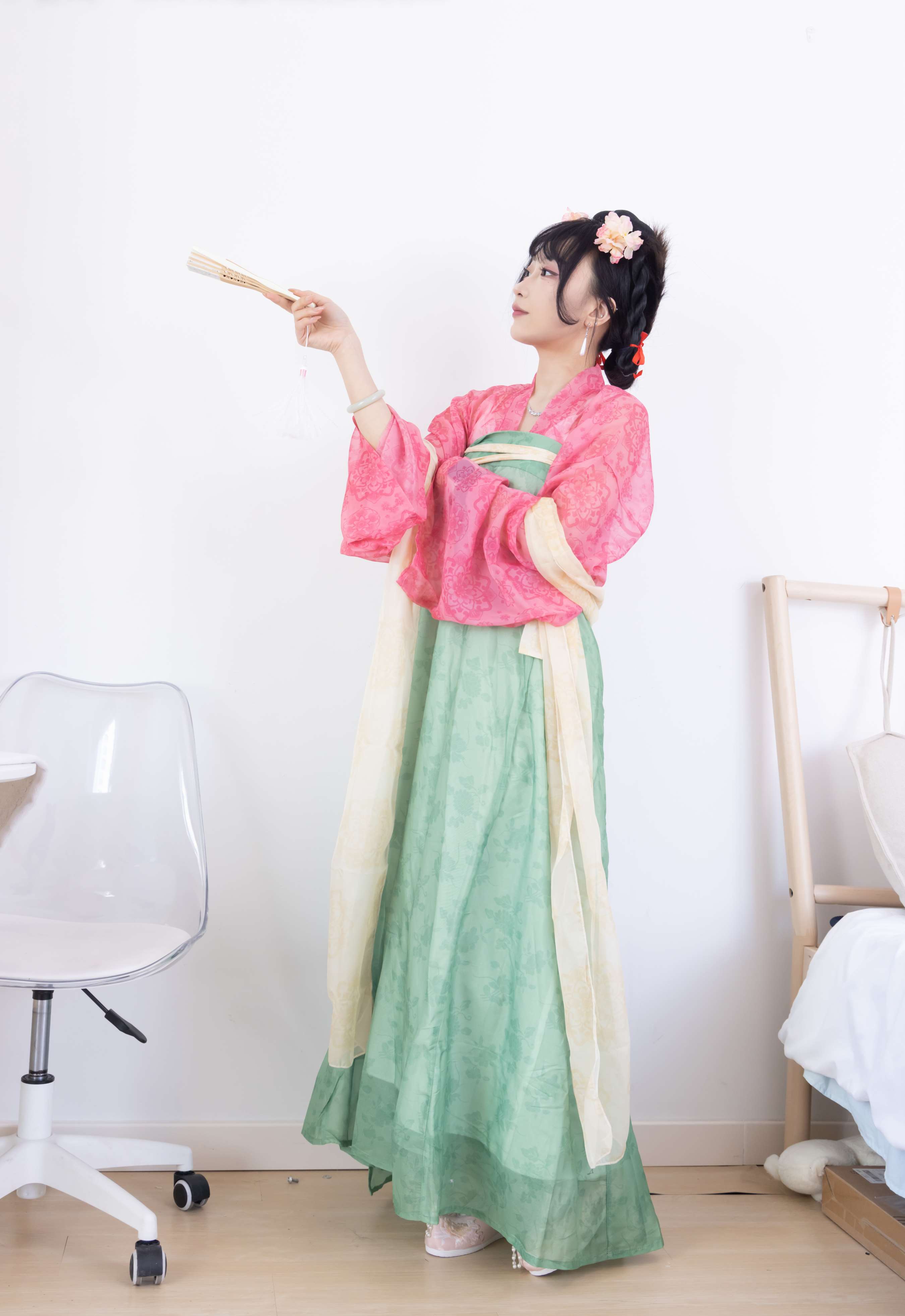 《嘟嘟-布鞋、白棉袜、古装、半脱袜子》作品图