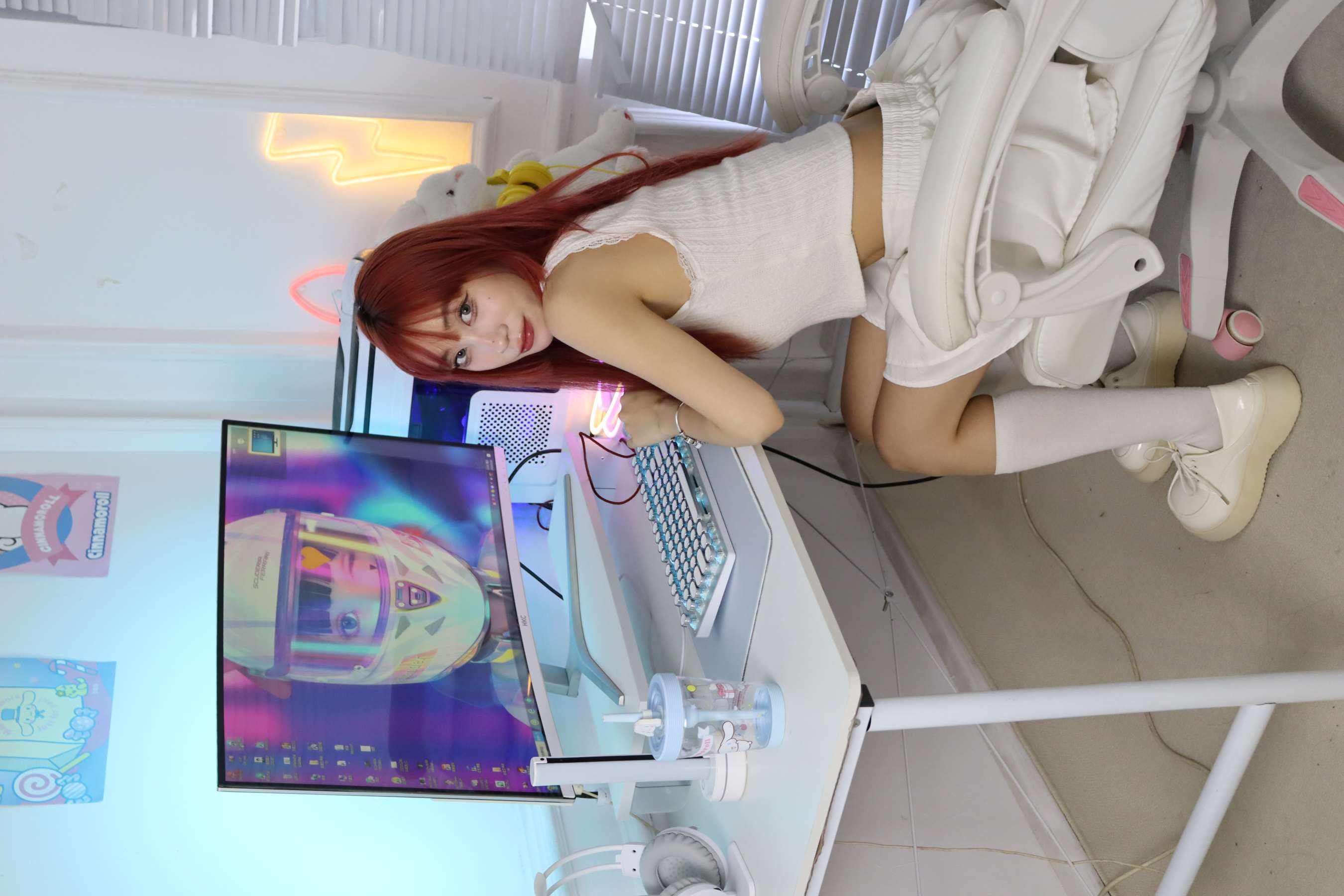 《雪莉 长白袜の嫩足》作品图