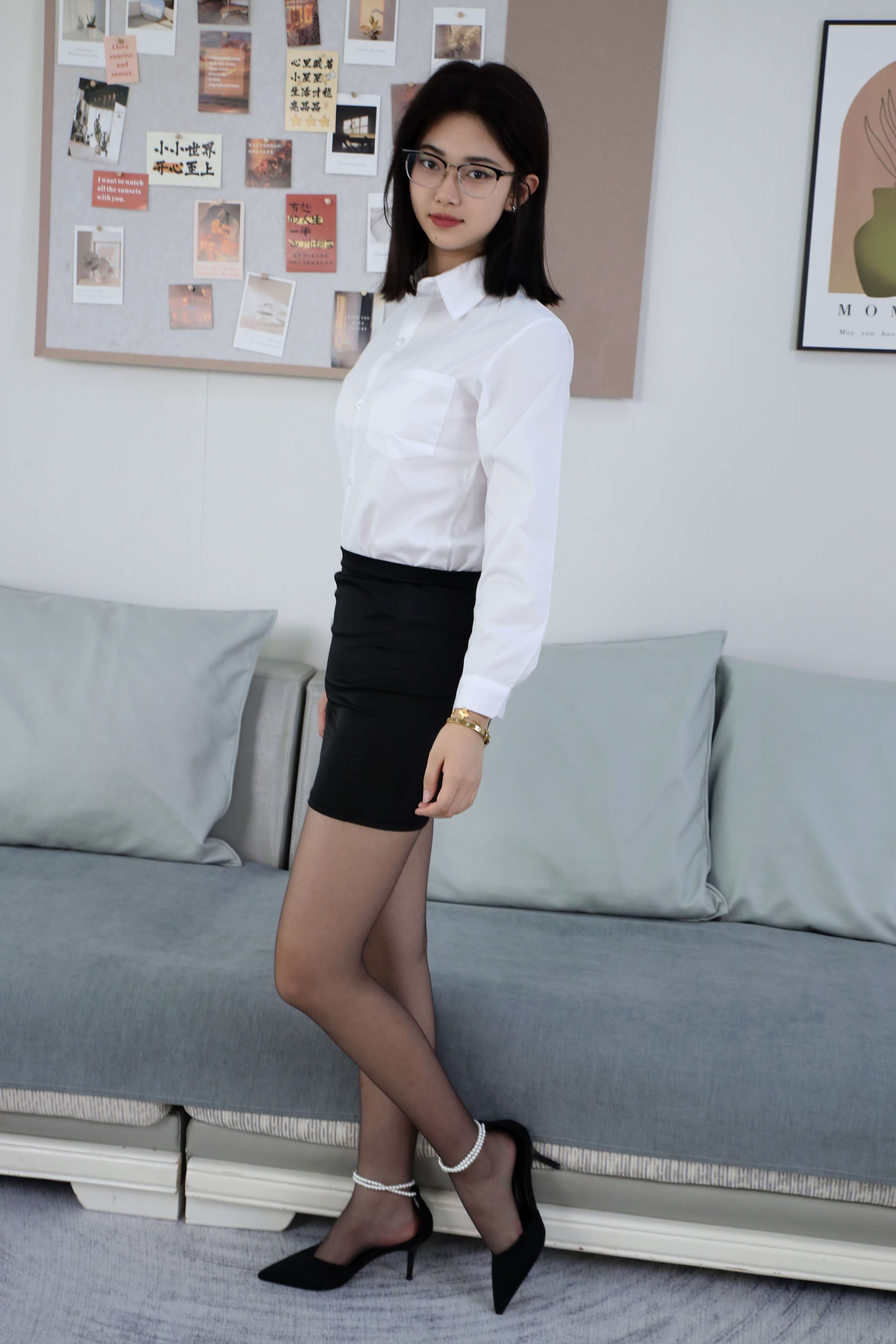 《蔡蔡 职业装の黑丝足》作品图