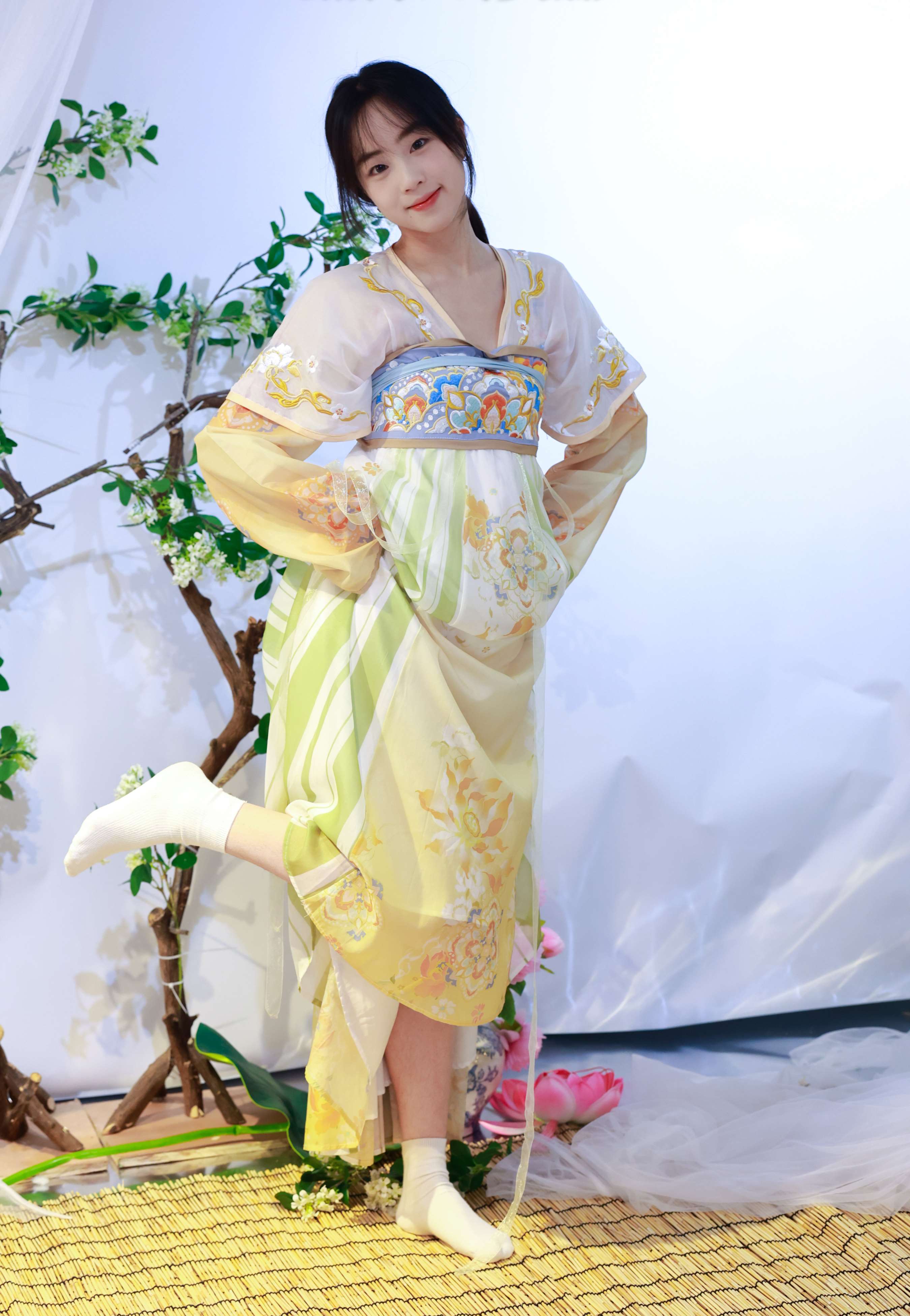 《Aubrey 古装の嫩足》作品图