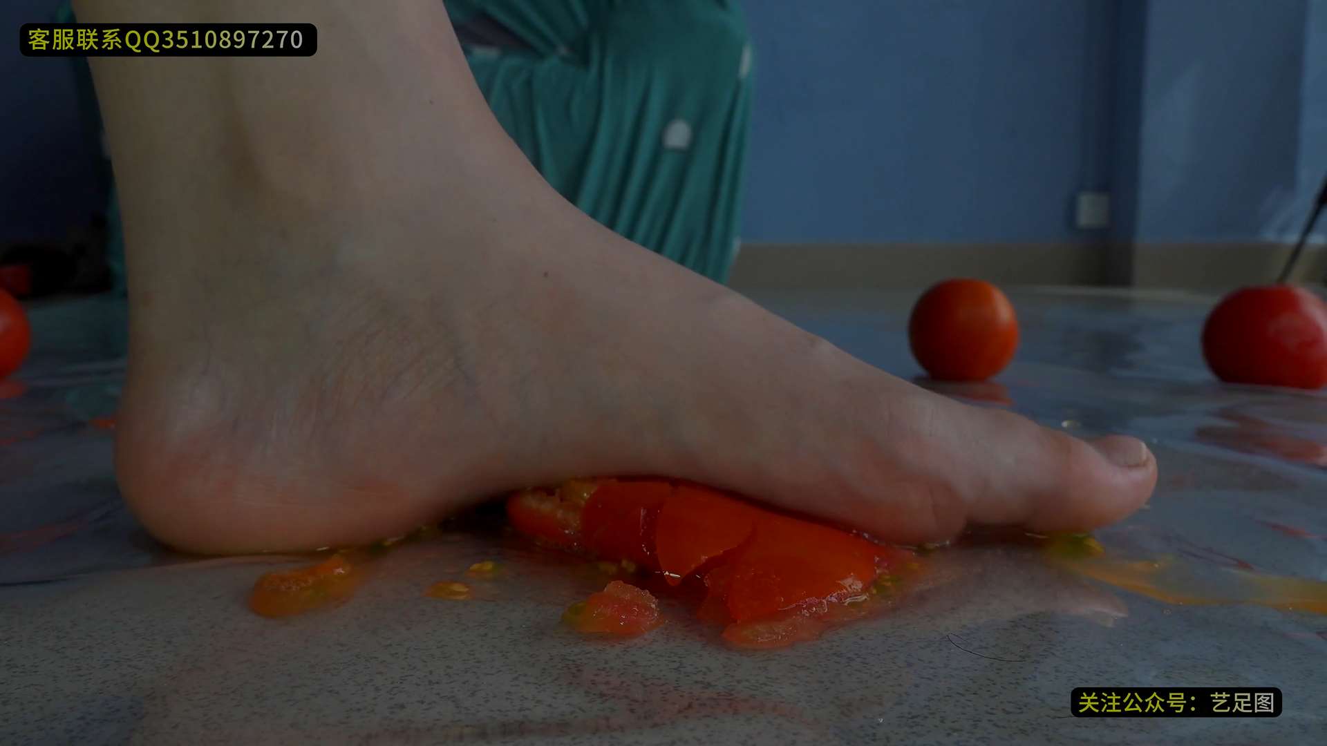 《[视频]秋秋美脚踩各种各样食物》作品图