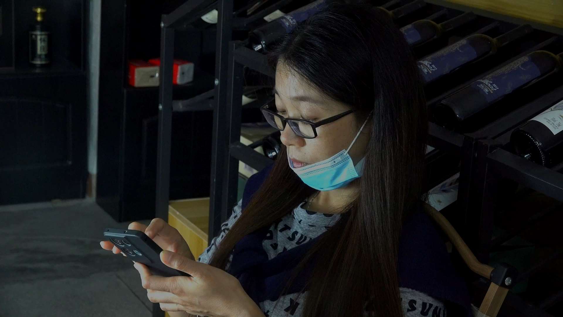 《[视频]办公室主任萍姐测量美脚，玩脚丫，随意玩！》作品图