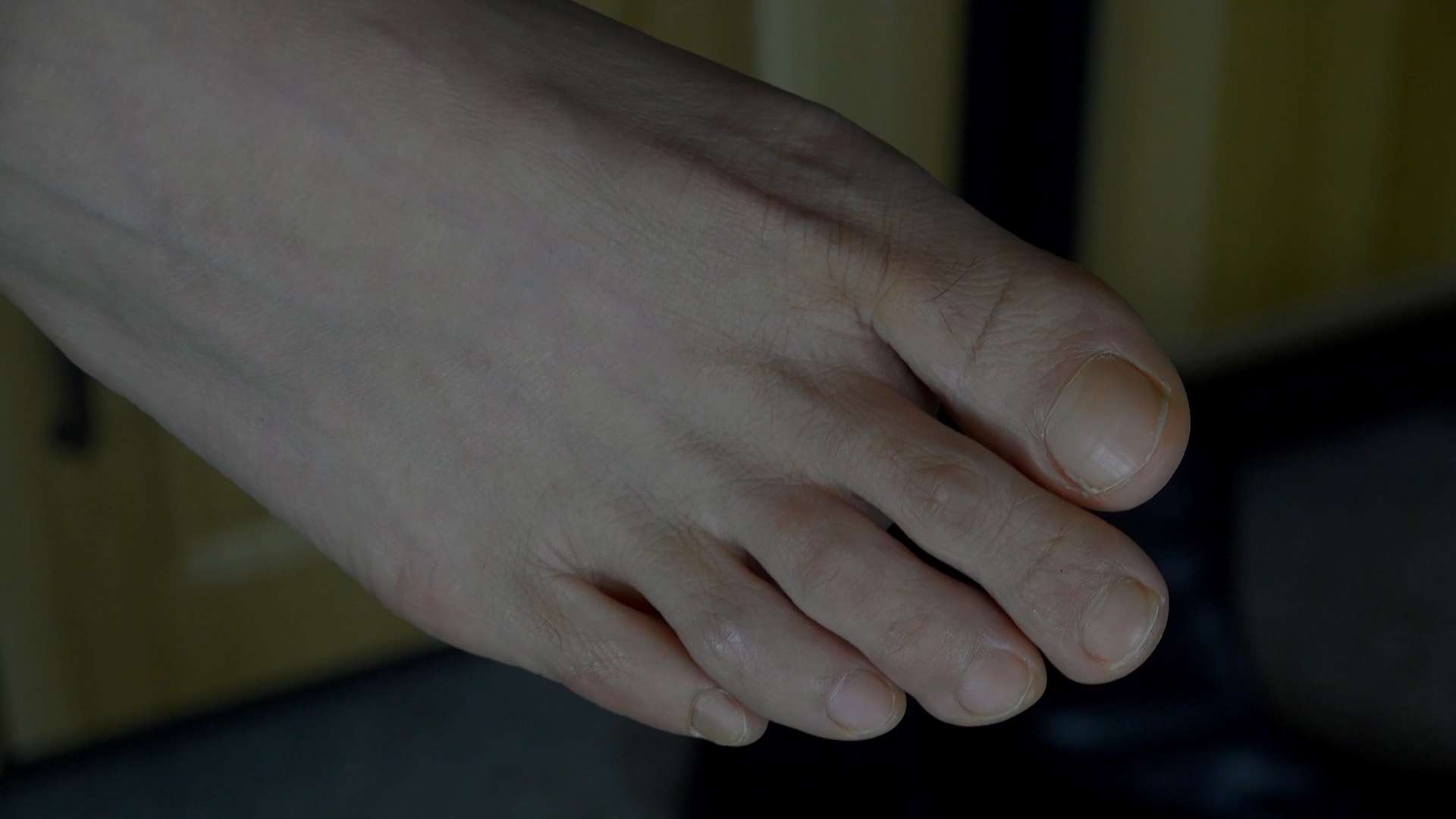 《[视频]熟女办公室主任萍姐有味道的脚丫，脚底纹理真性感》作品图