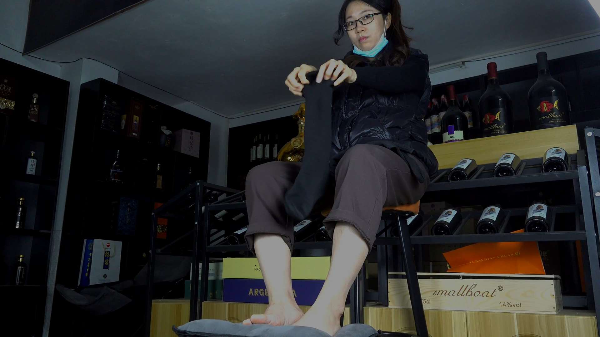 《[视频]熟女办公室主任萍姐有味道的脚丫，脚底纹理真性感》作品图