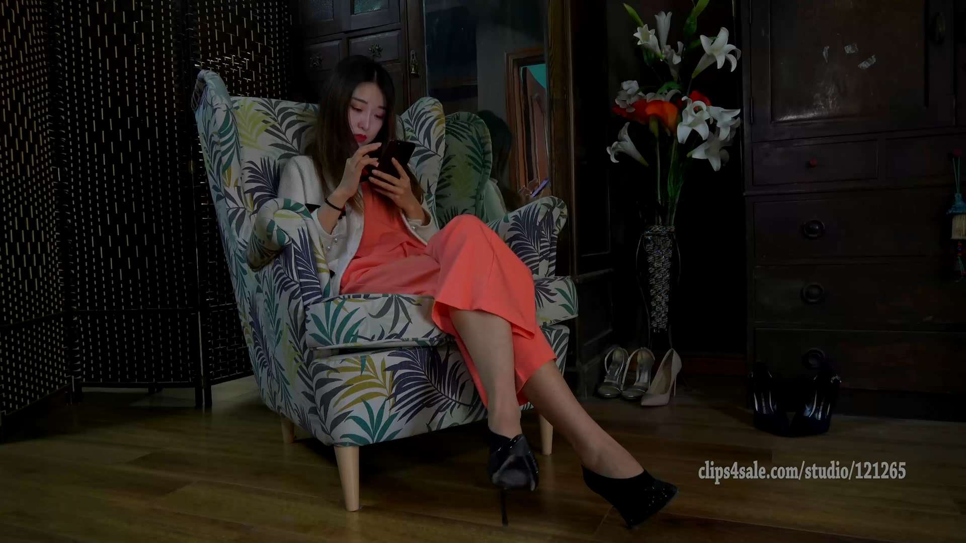 《[寄卖视频]K&M Luyao包臀裙船袜高跟》作品图