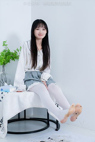 [袜啵啵] 468期 甜甜圈-高跟凉鞋、厚白丝、裸足、丝袜和裸足踩蓝莓剧情(带视频)【150P+1V/7.57G】