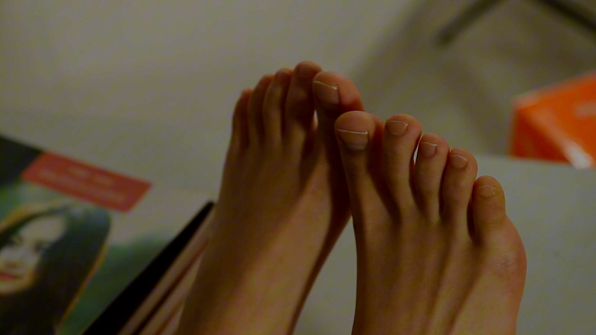 《[视频]奶茶妹妹性感迷人的脚丫，脚趾精致》作品图