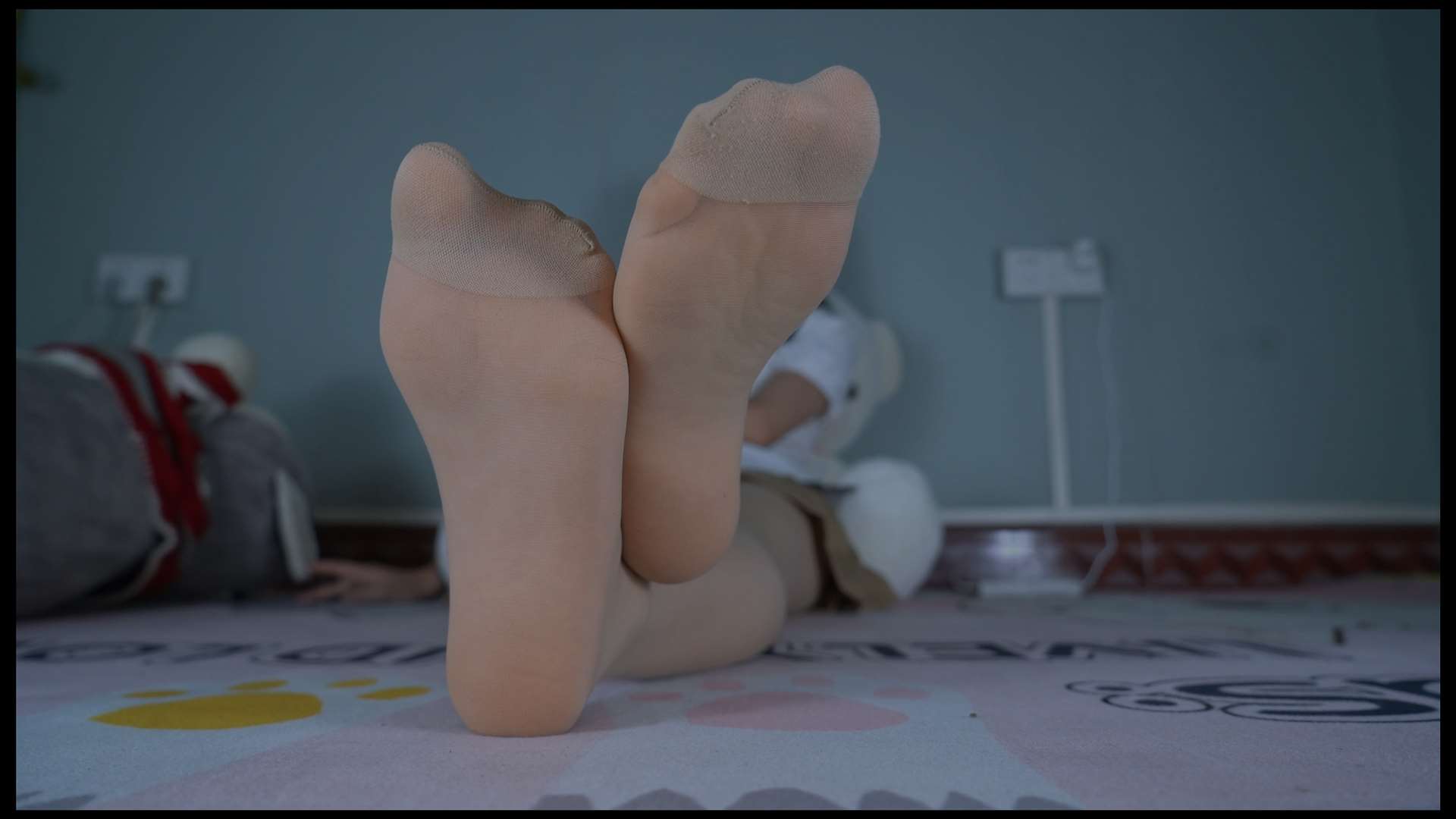 《[视频]小夏第一次来就穿脚尖加固肉丝袜》作品图