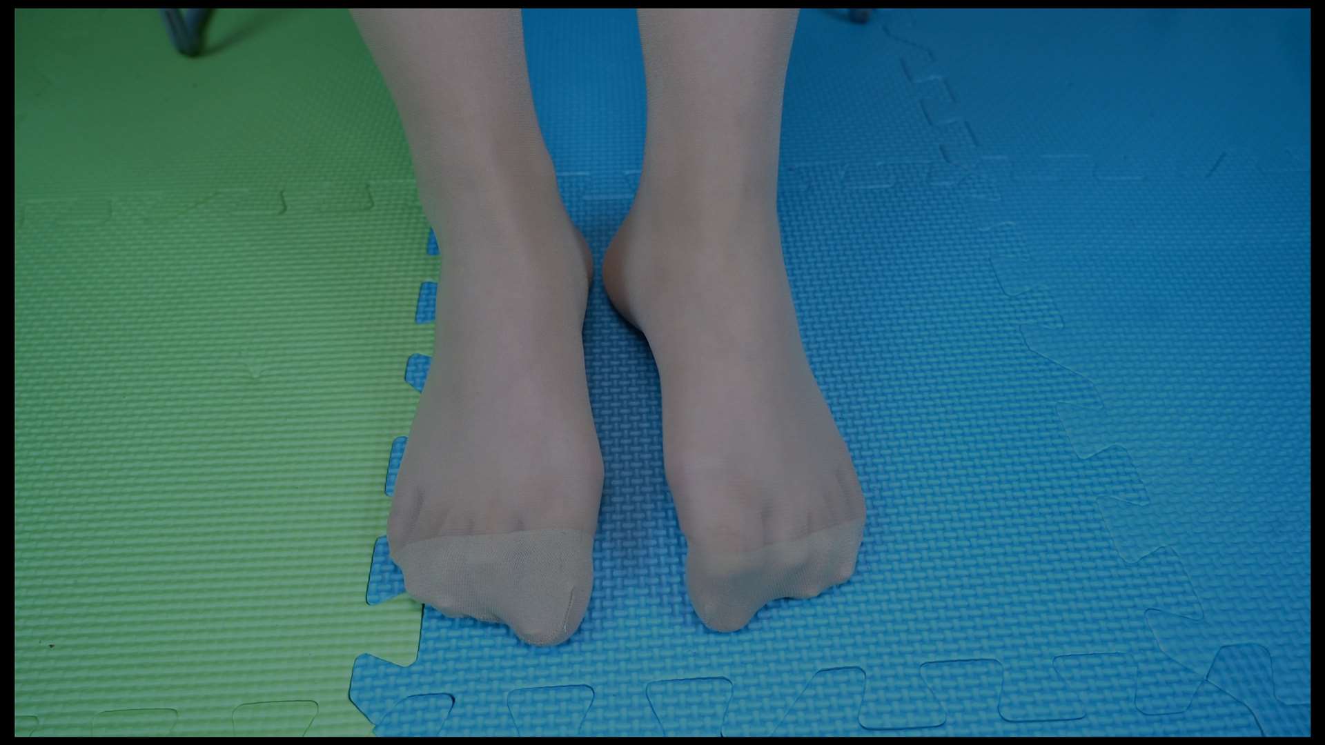 《[视频]小夏第一次来就穿脚尖加固肉丝袜》作品图