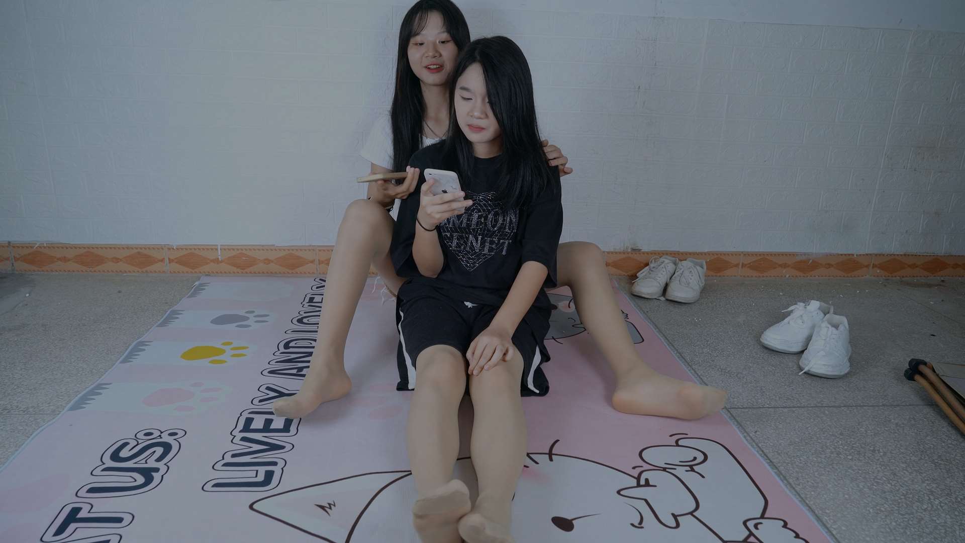 《[视频]丝丝和小夏睡前故事，丝丝女王唱歌给小夏听》作品图