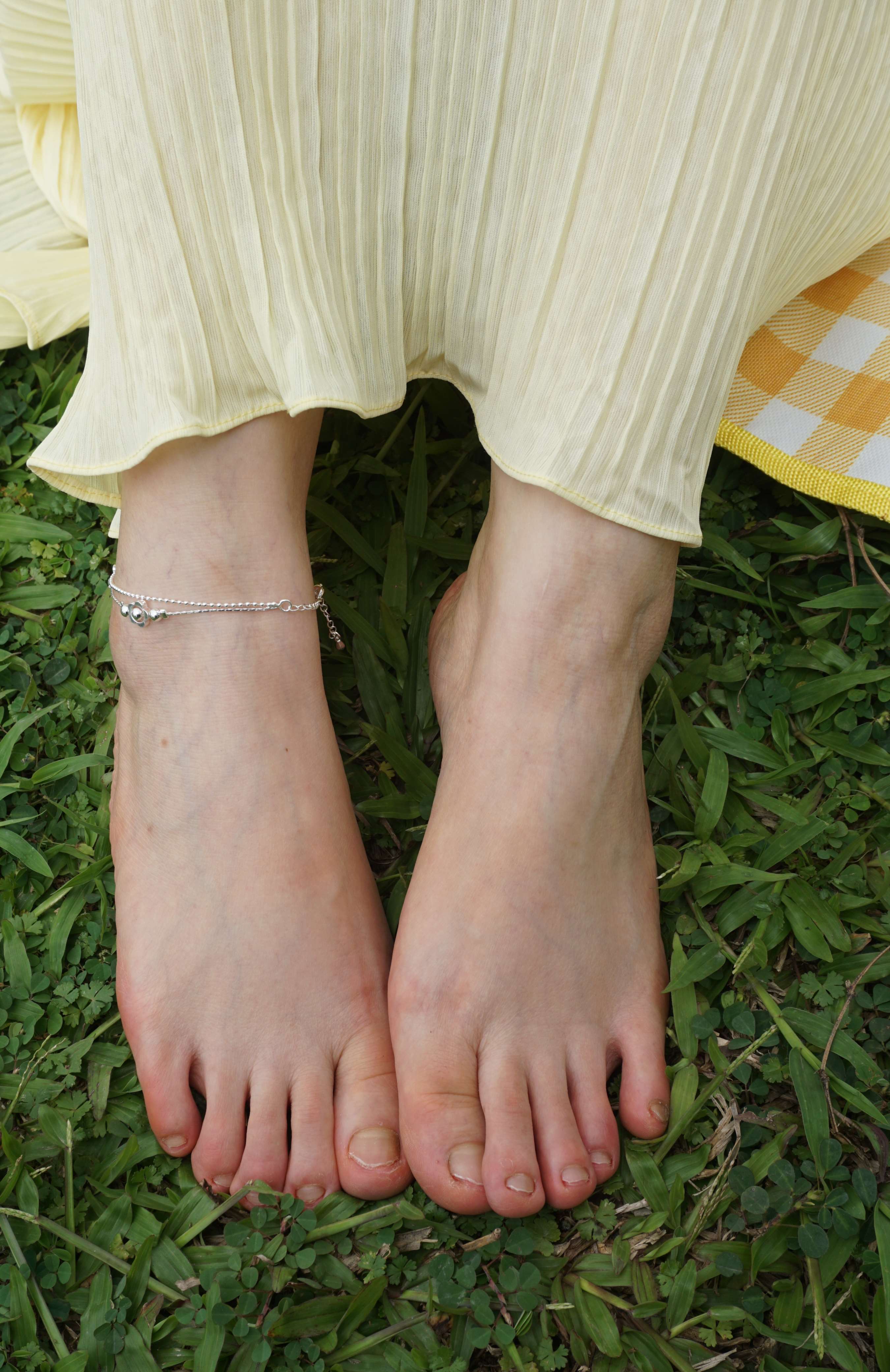 《艳艳的红润美脚》作品图