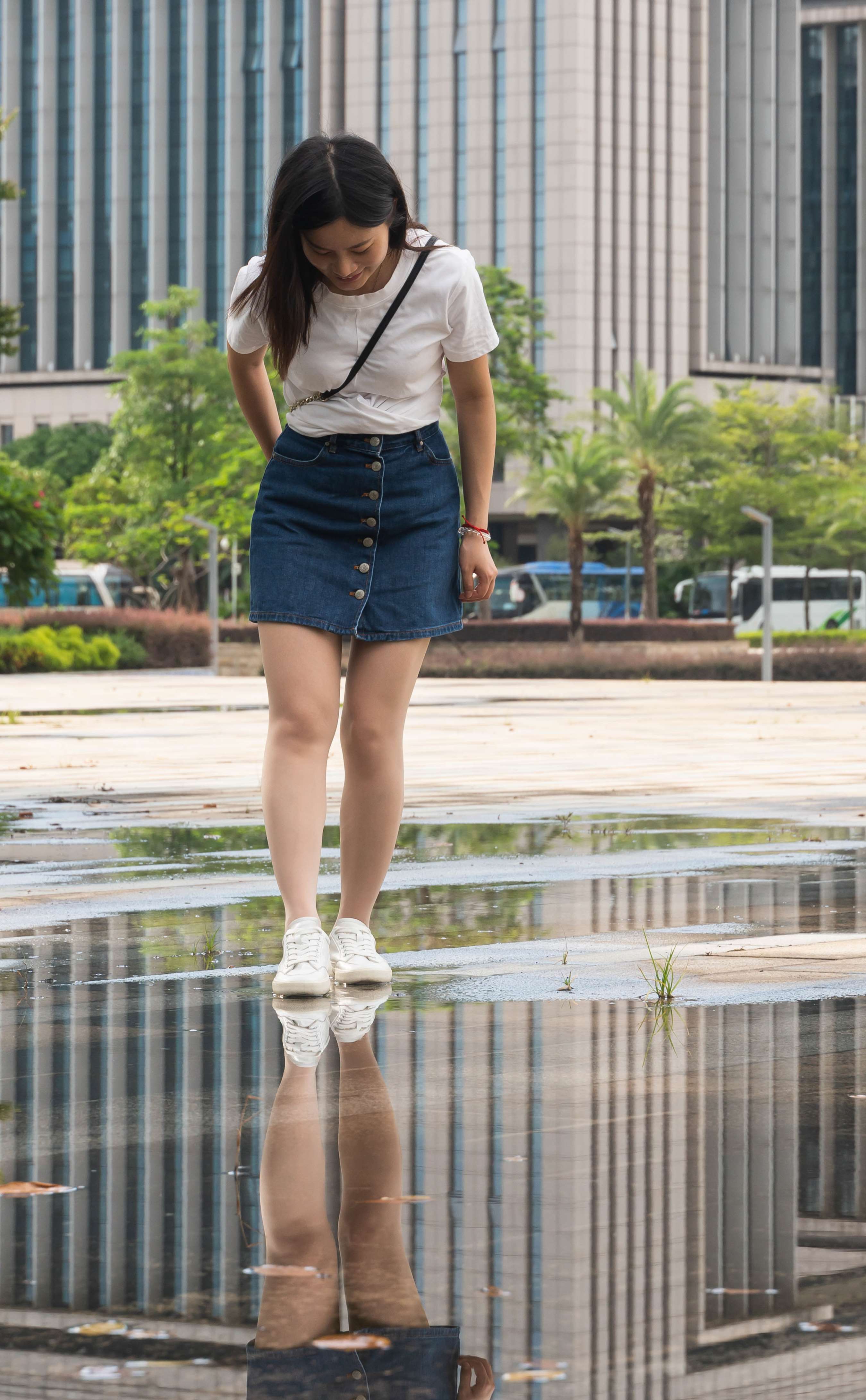 《小梅公园晒丝足》作品图