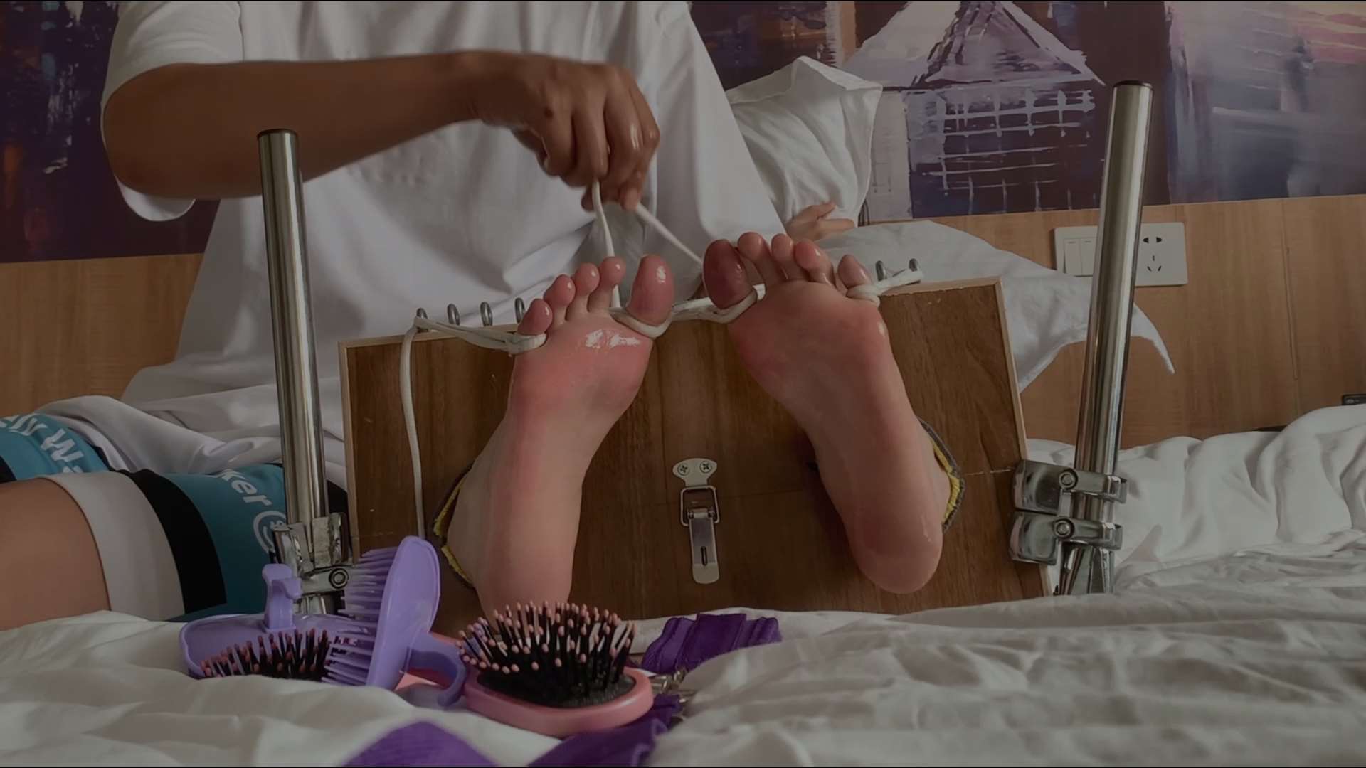 《[视频]TK脚汗超多的完美玉足》作品图