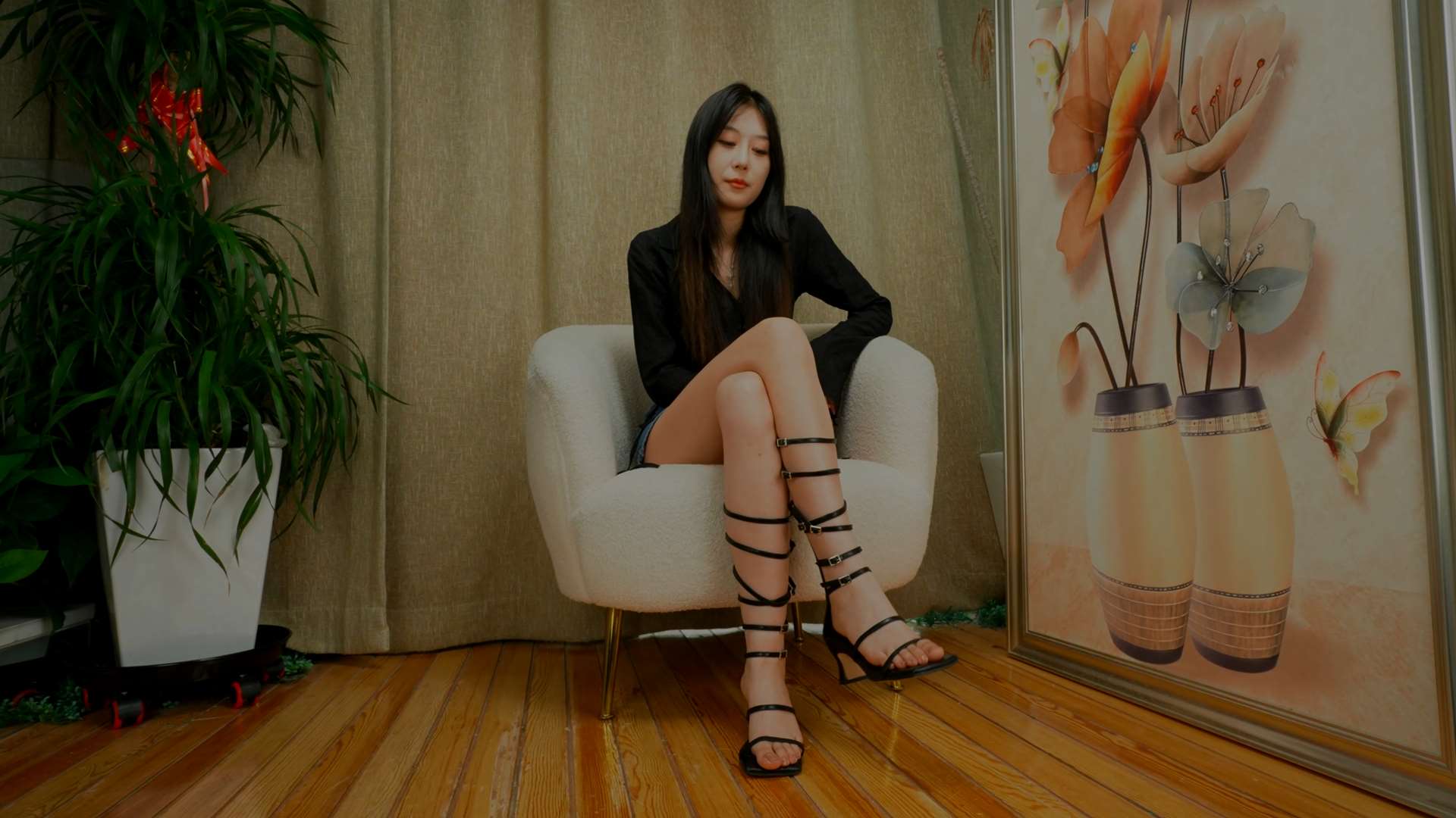 《[寄卖视频]A&F-七月展示了她性感灵活的脚》作品图