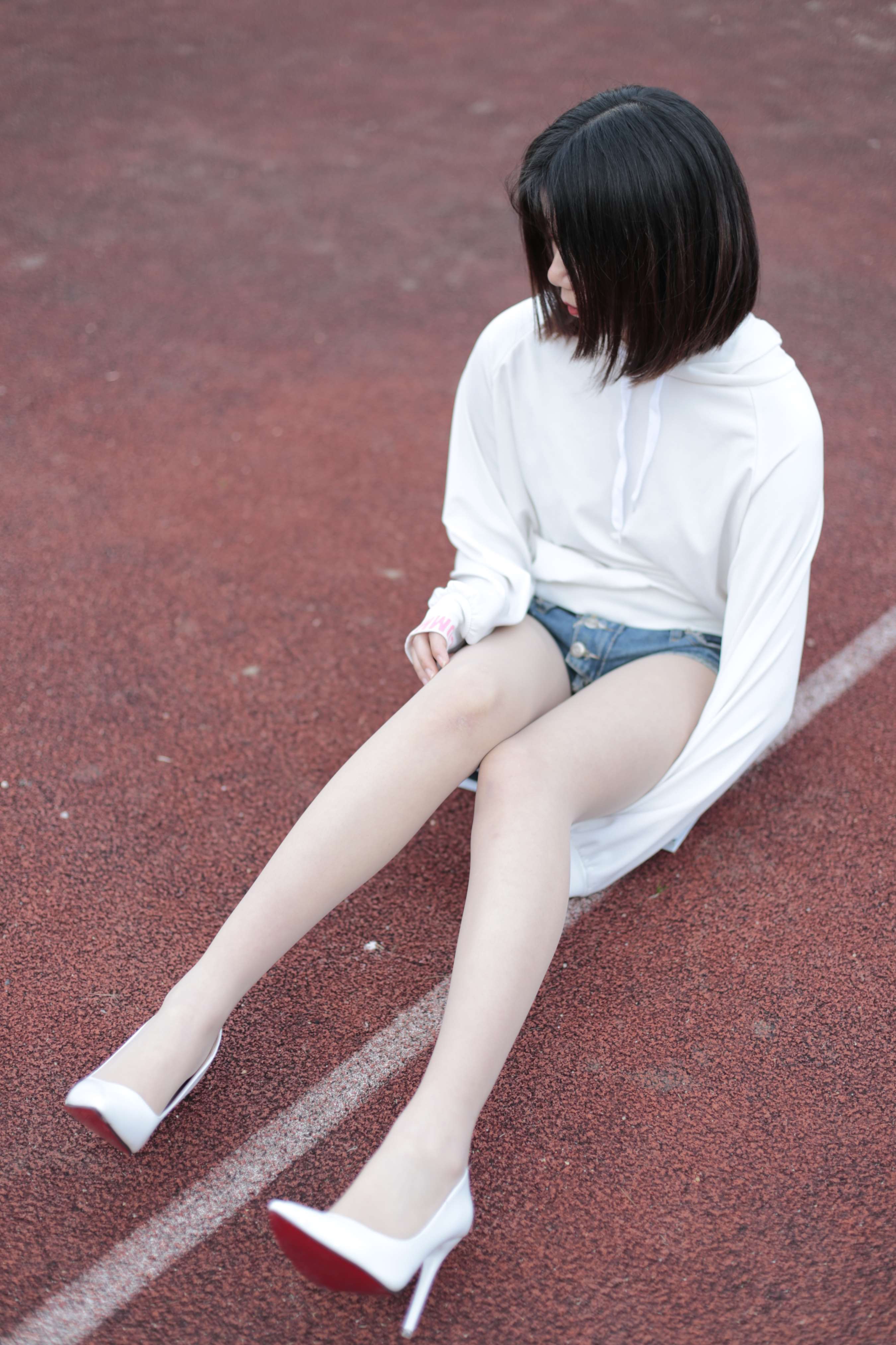 《穿过运动场的青春气息-猫璃》作品图