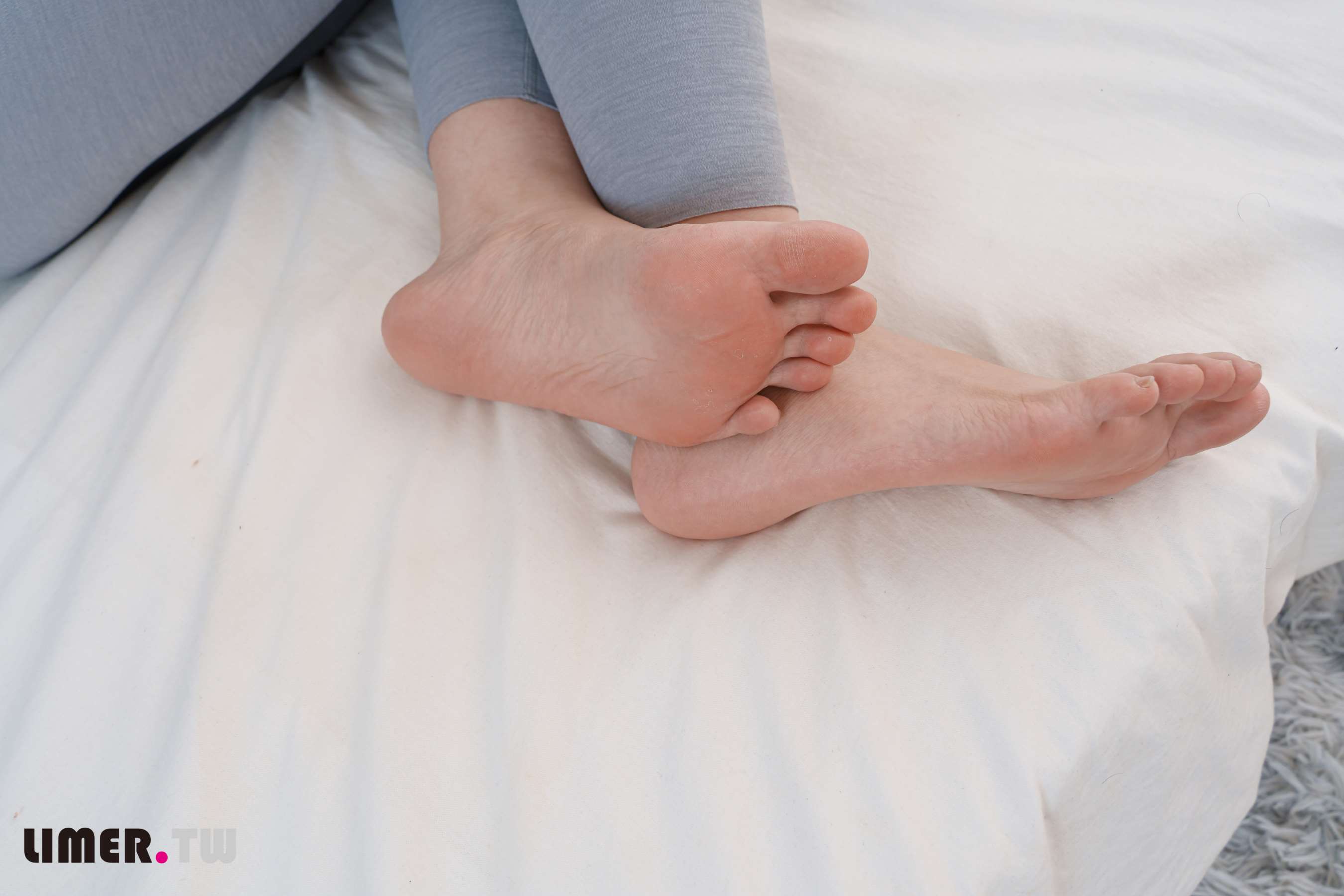 《[寄卖]素人 Liz 瑜珈服与你的 裸足 约会》作品图