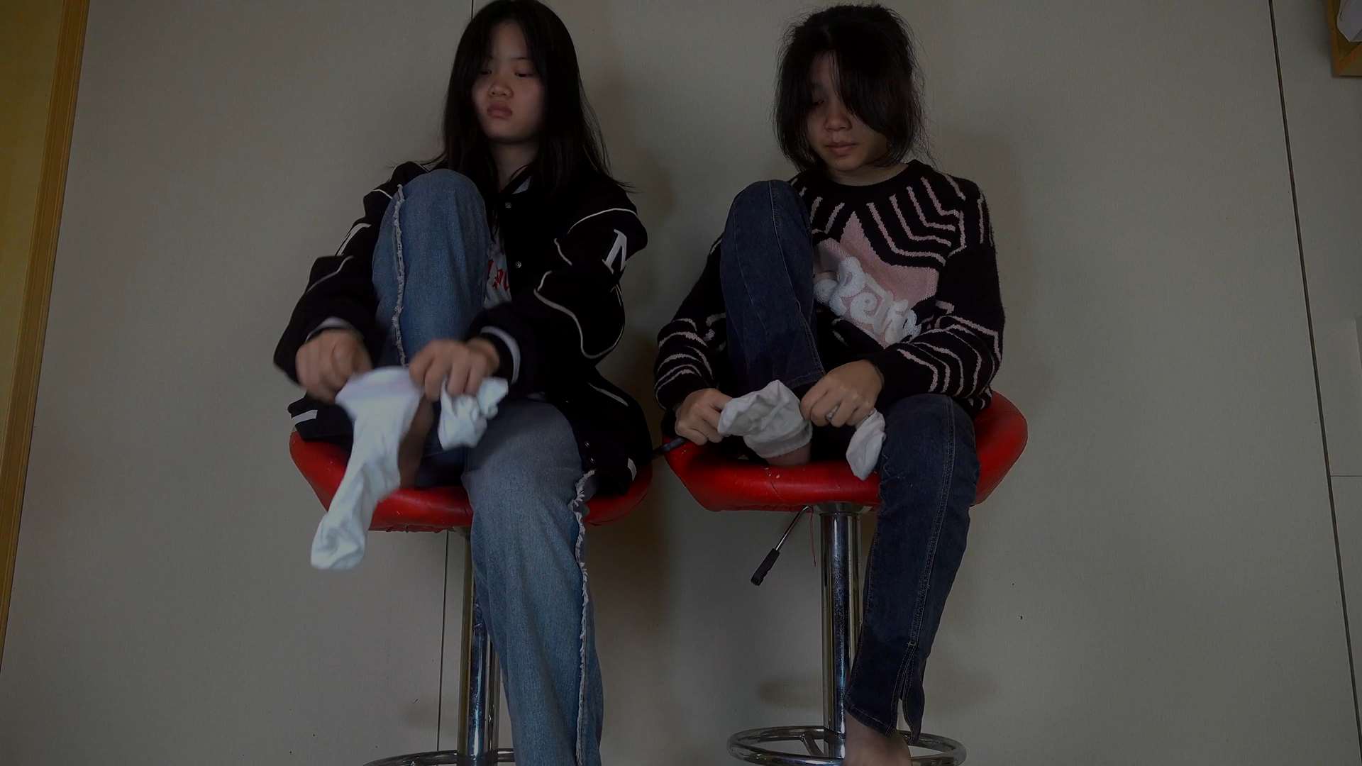 《[视频]菲菲芷欣双人yw裸足诱惑，诱人的角度！》作品图