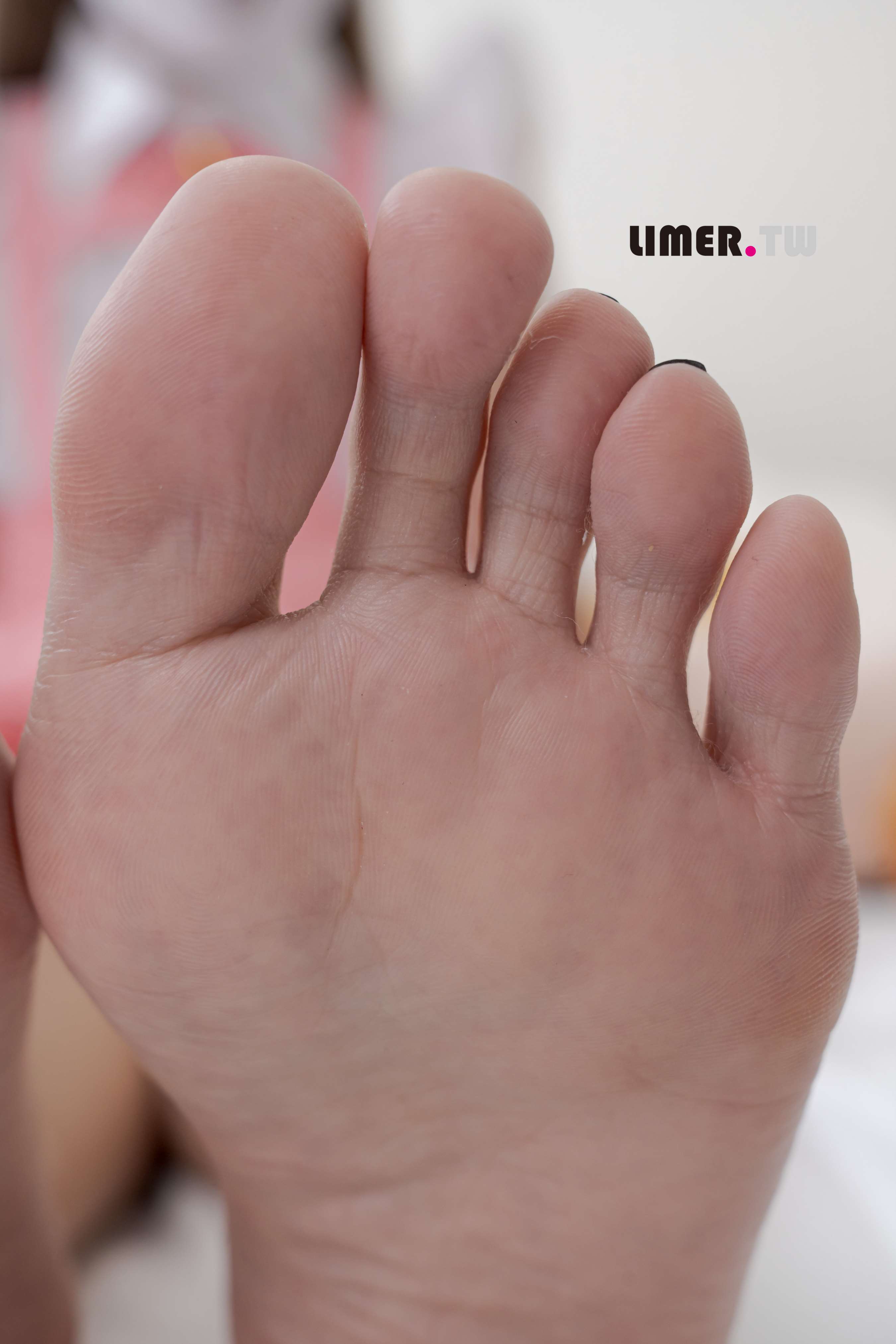 《[寄卖]JoJo 乔绝美裸足活泼可爱大眼萌兔》作品图