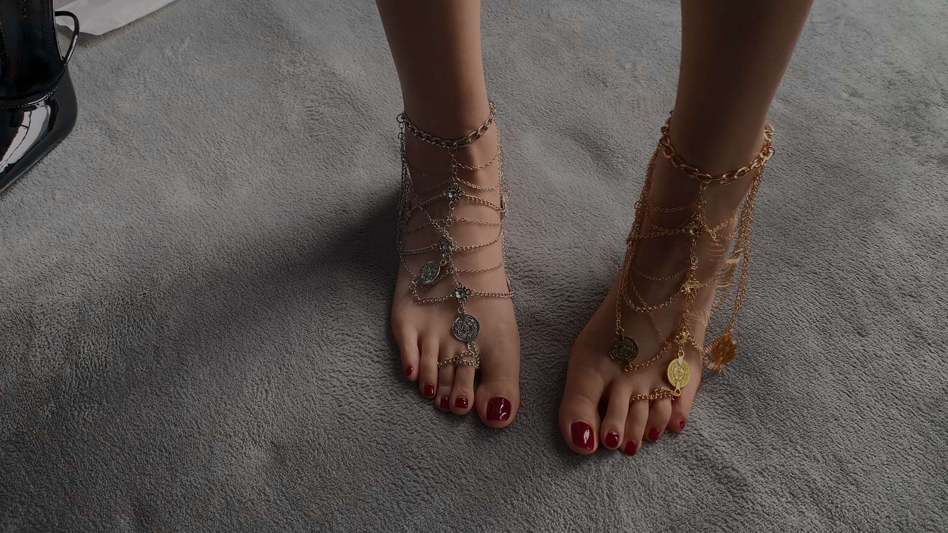 《[视频]某音玉足博主渔糯糯，玉足无敌嫩6个视频》作品图