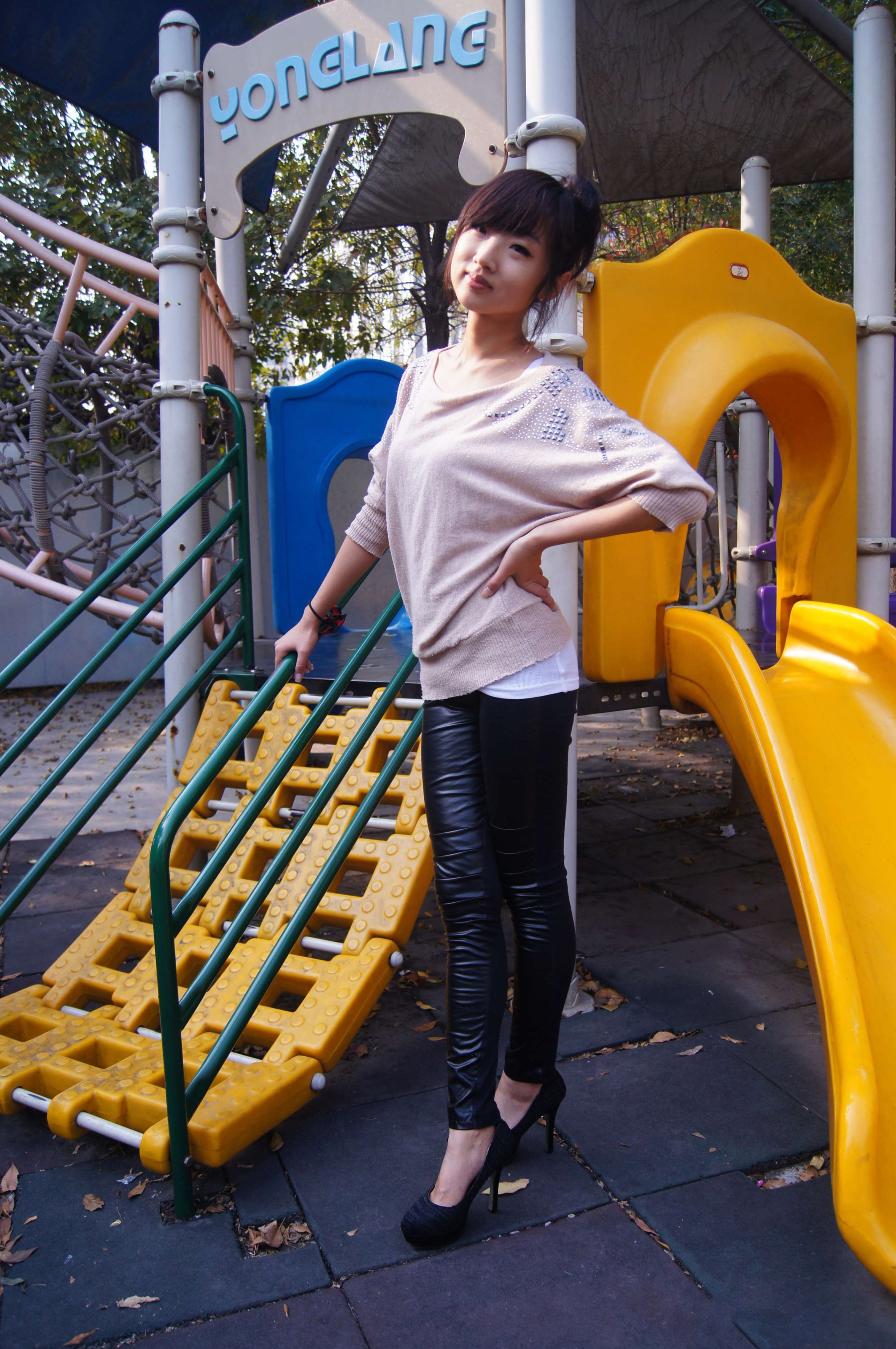 《酷似周冬雨的小车模-艺术系美女奶昔》作品图