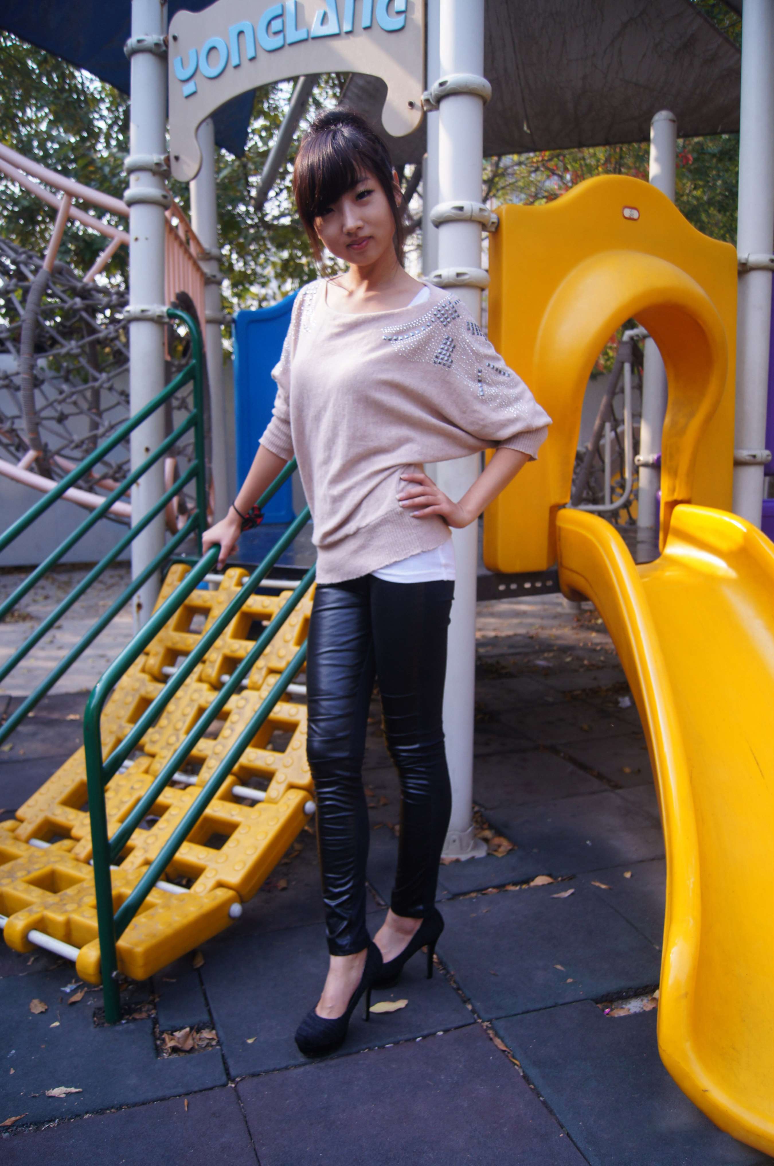 《酷似周冬雨的小车模-艺术系美女奶昔》作品图