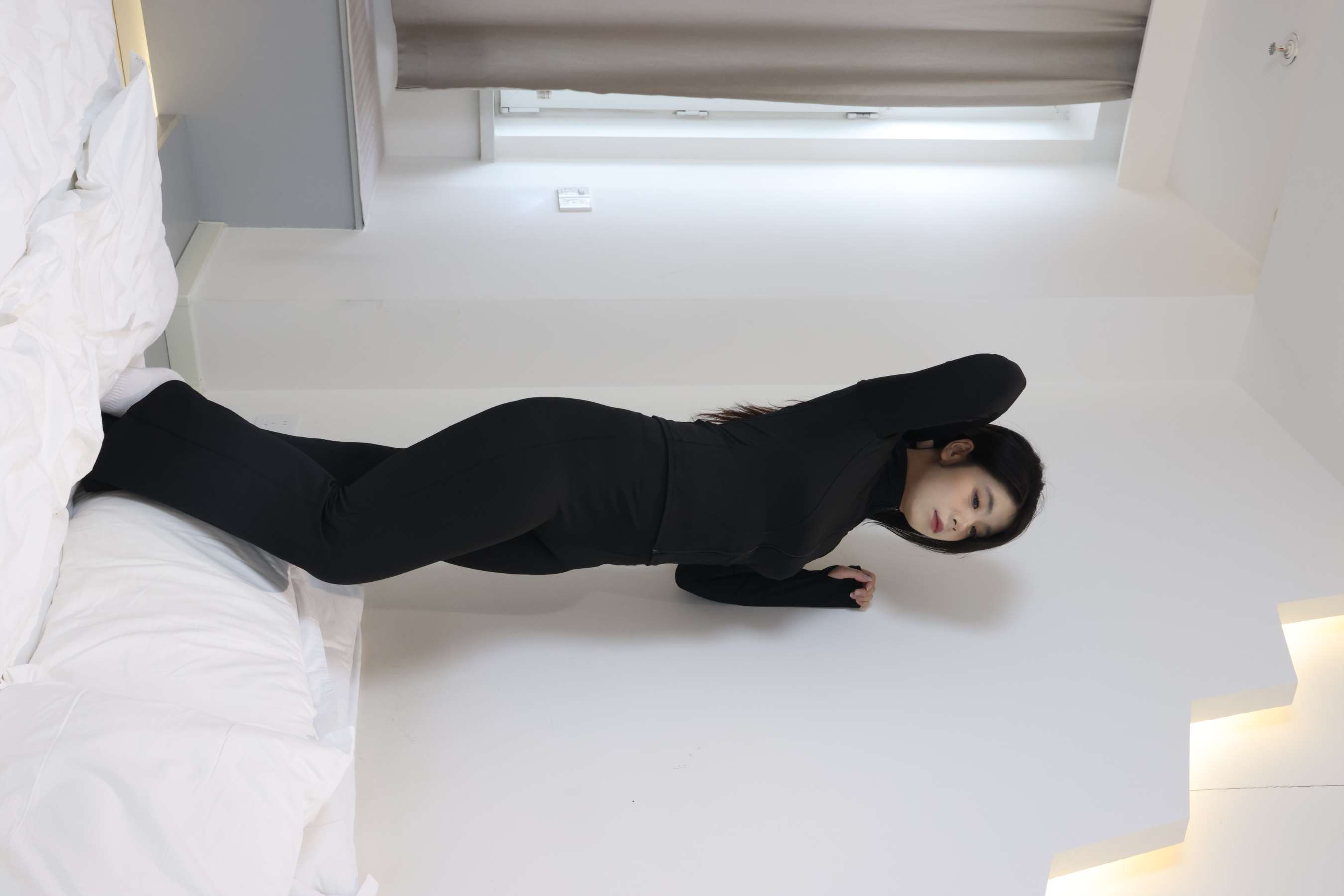 《苏欣 脱棉袜展嫩足》作品图