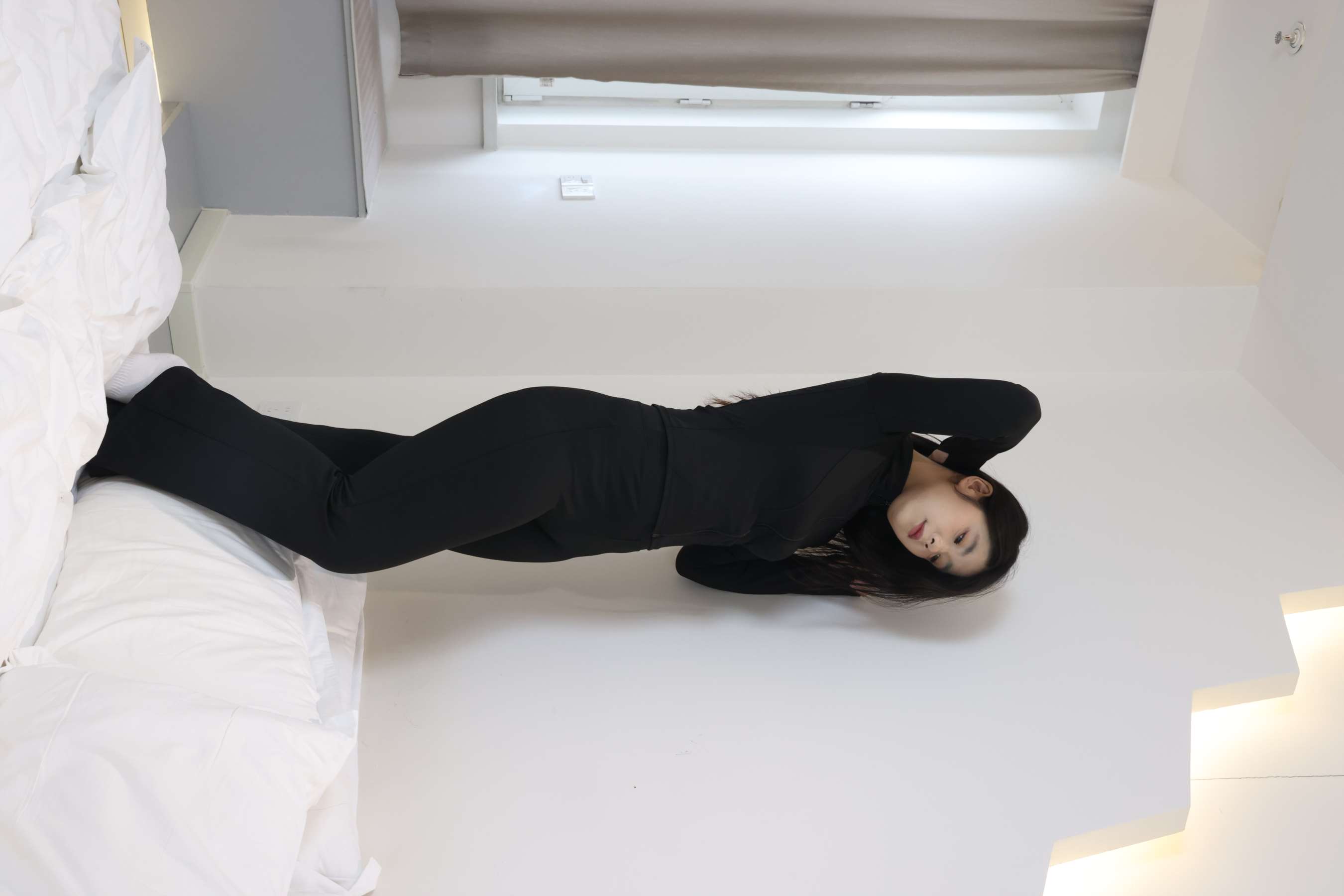 《苏欣 脱棉袜展嫩足》作品图