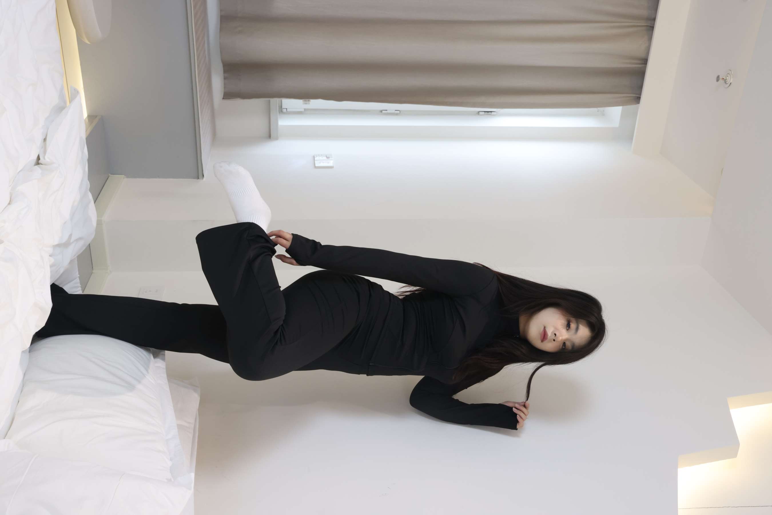 《苏欣 脱棉袜展嫩足》作品图