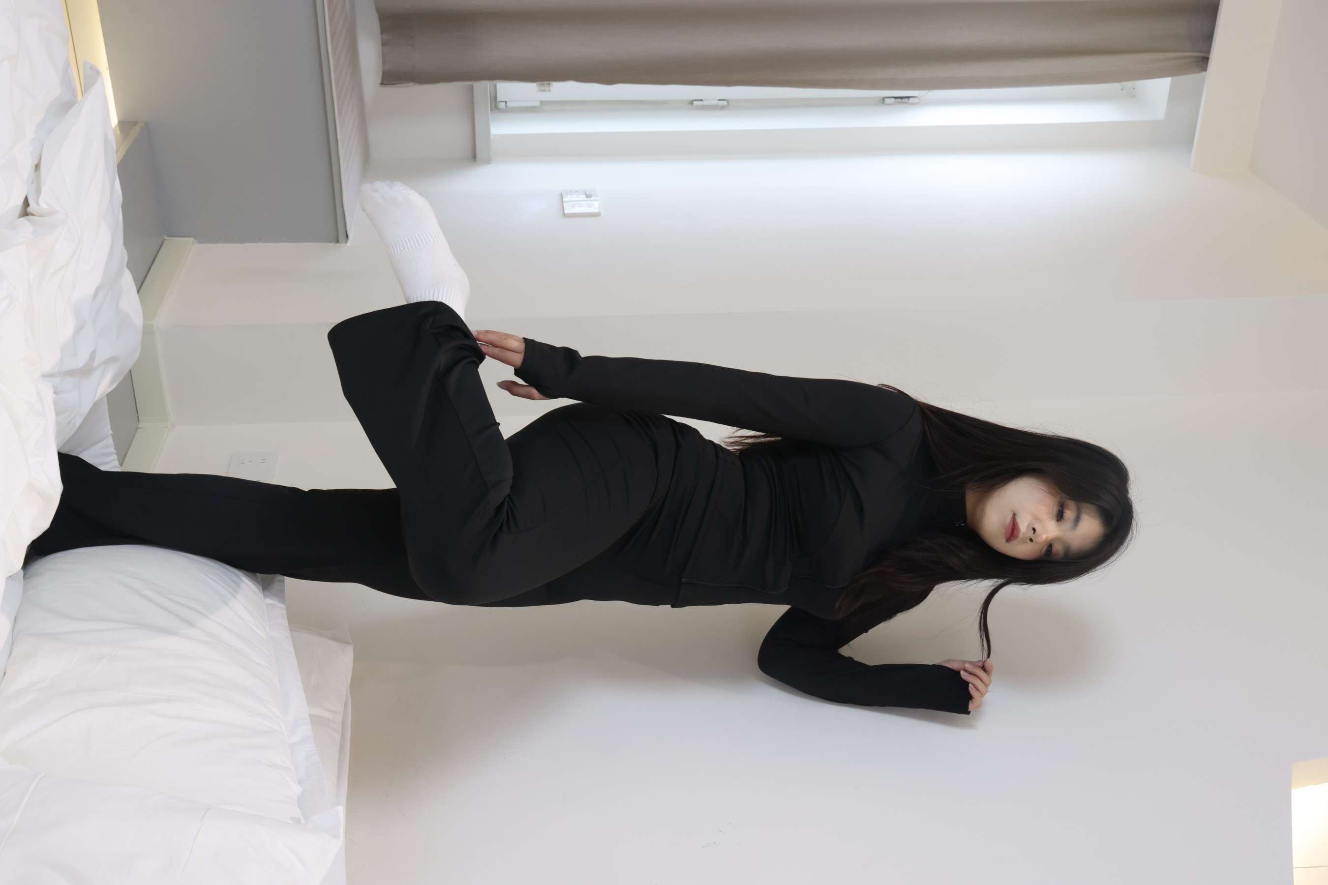 《苏欣 脱棉袜展嫩足》作品图