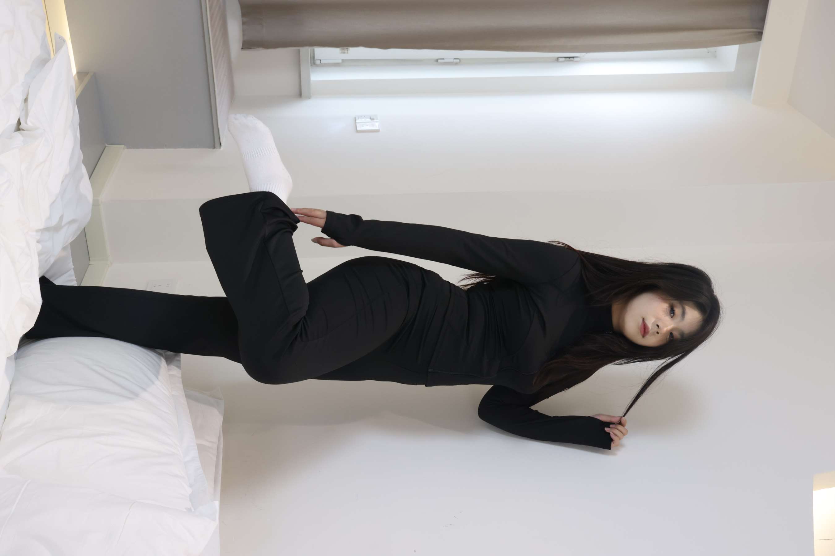 《苏欣 脱棉袜展嫩足》作品图