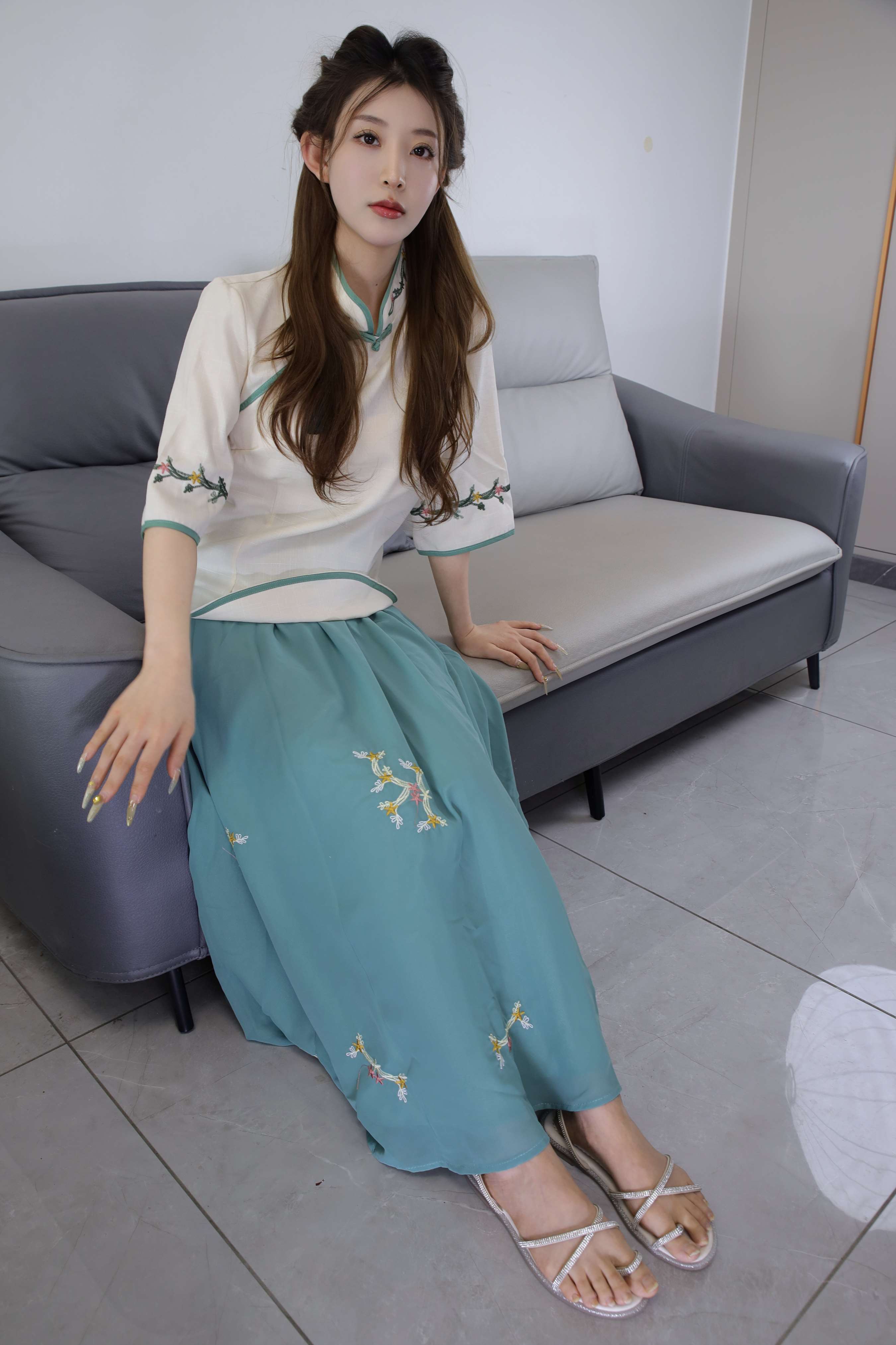 《婷婷 汉服凉拖の嫩足》作品图