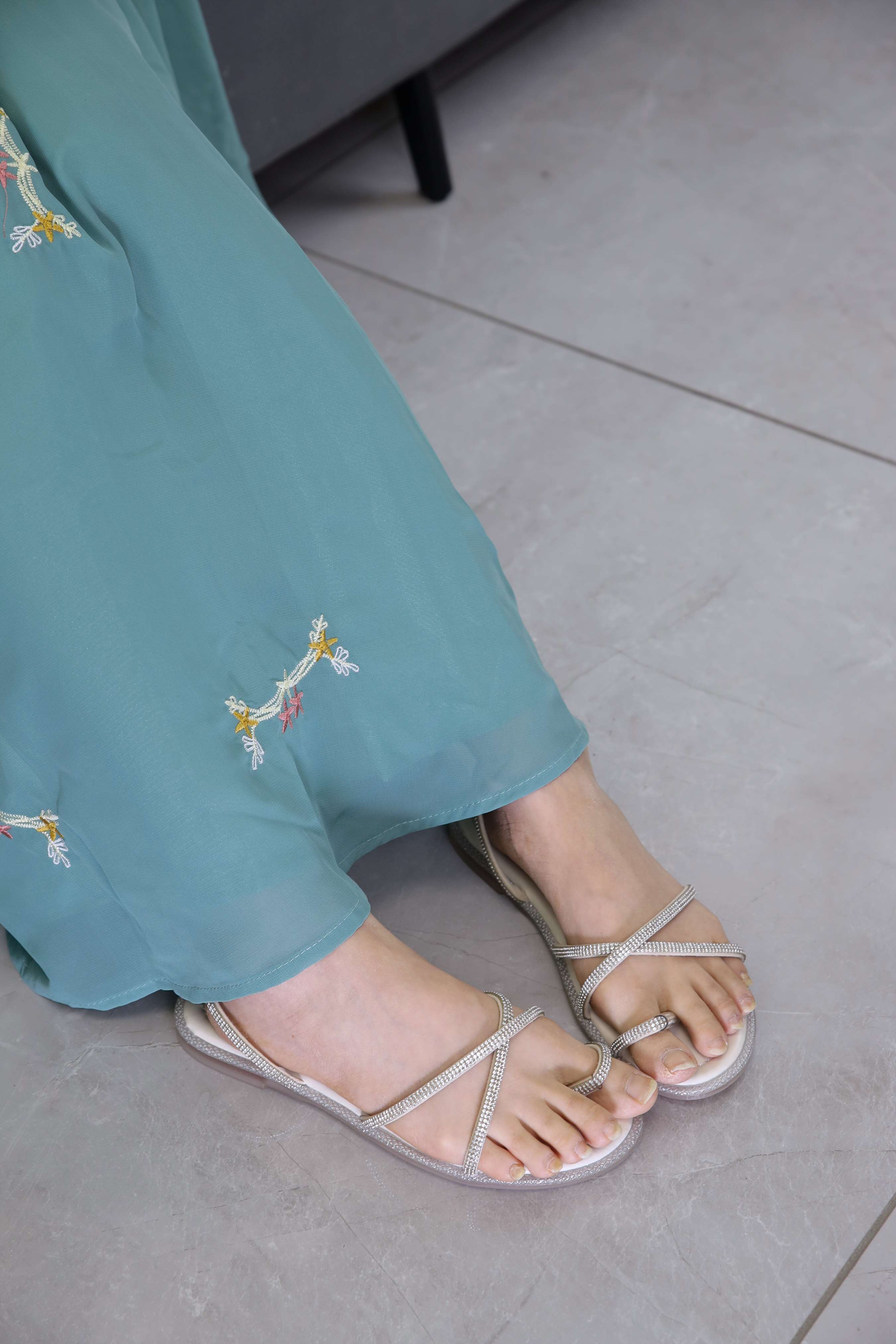 《婷婷 汉服凉拖の嫩足》作品图