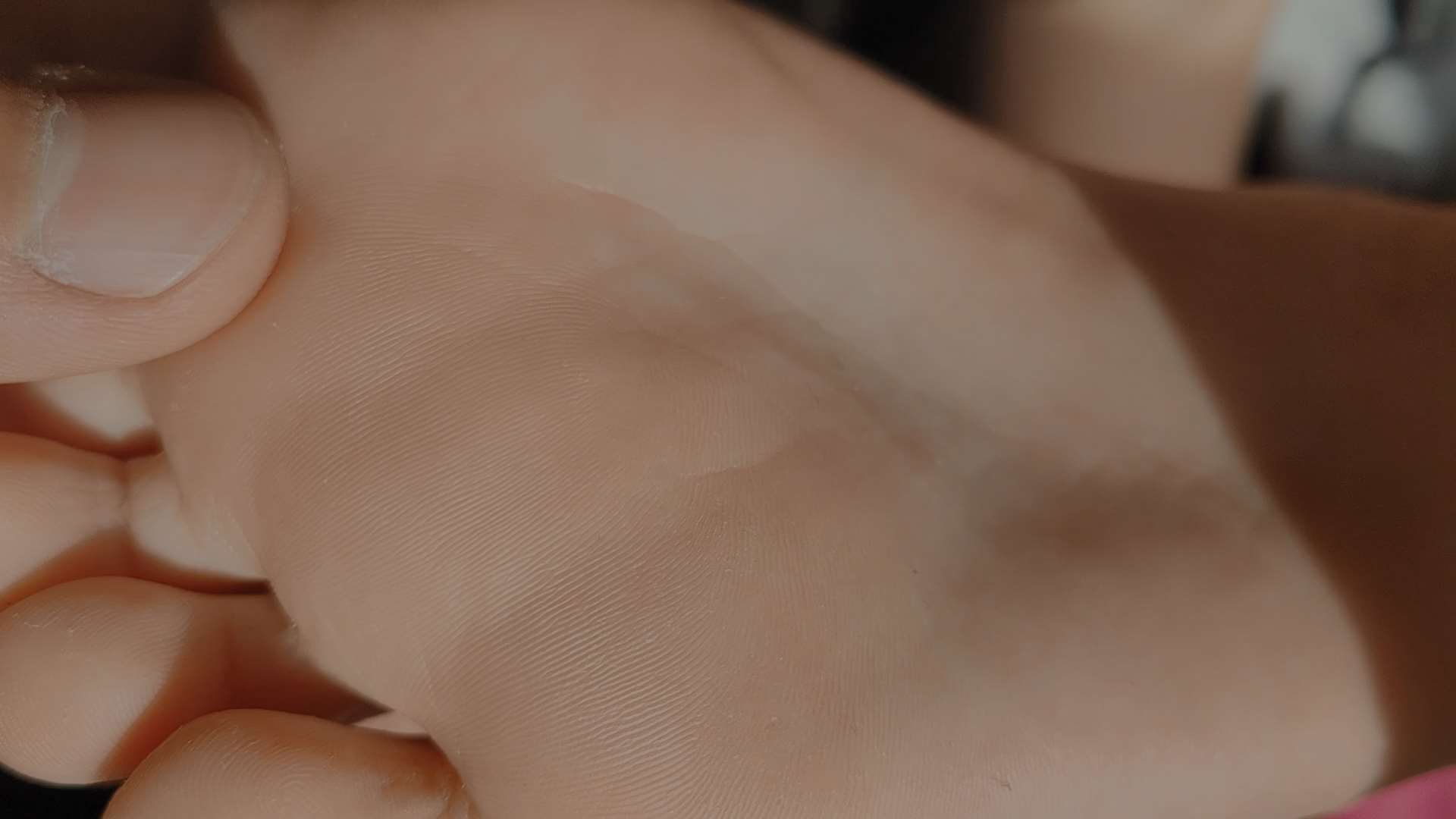 《[视频]约来纯欲大一新生把玩轻挠白色船袜裸足》作品图