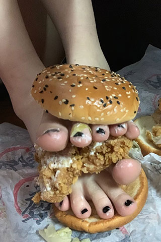 汉堡夹嫩足