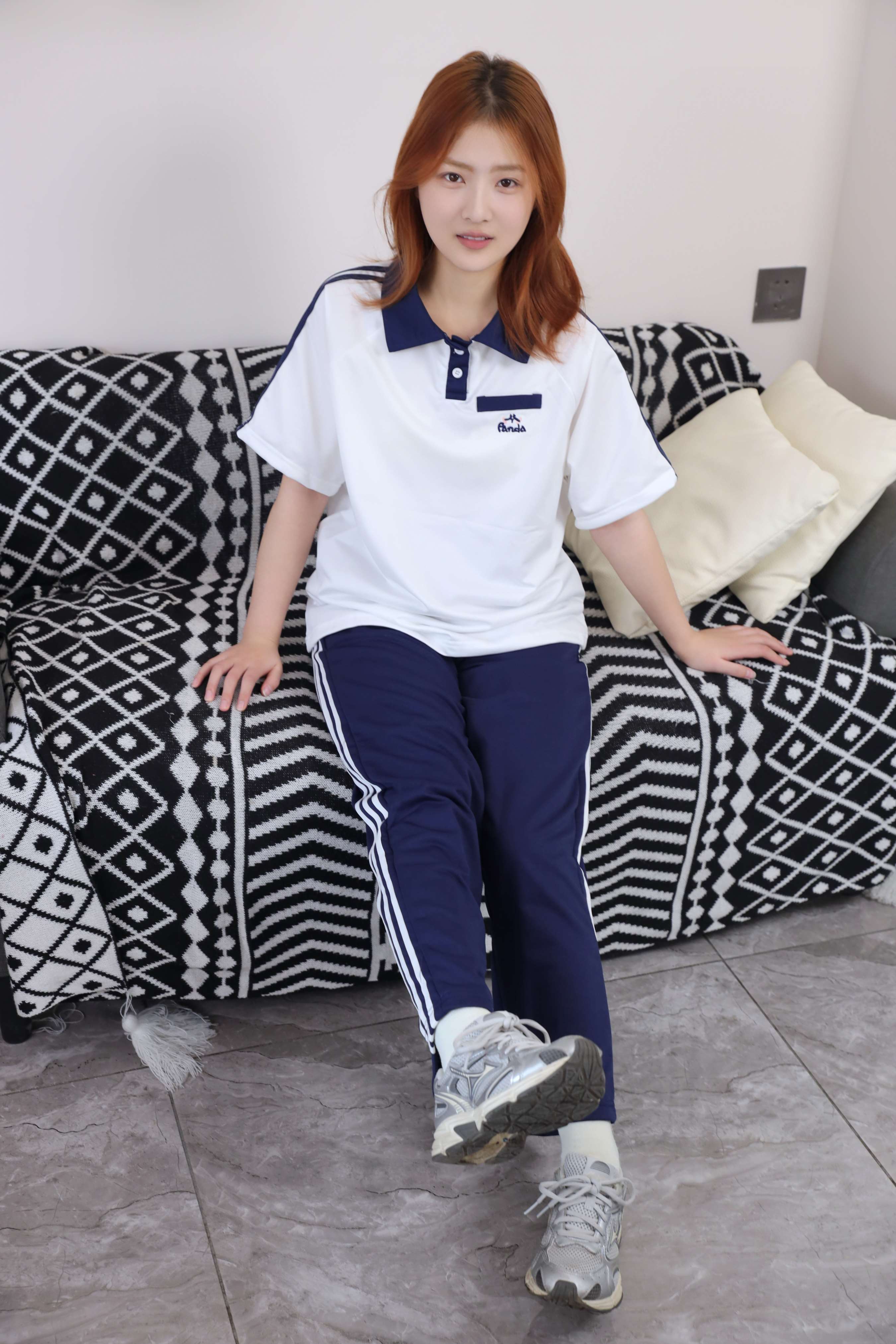 《露露-校服の棉袜、赤足》作品图