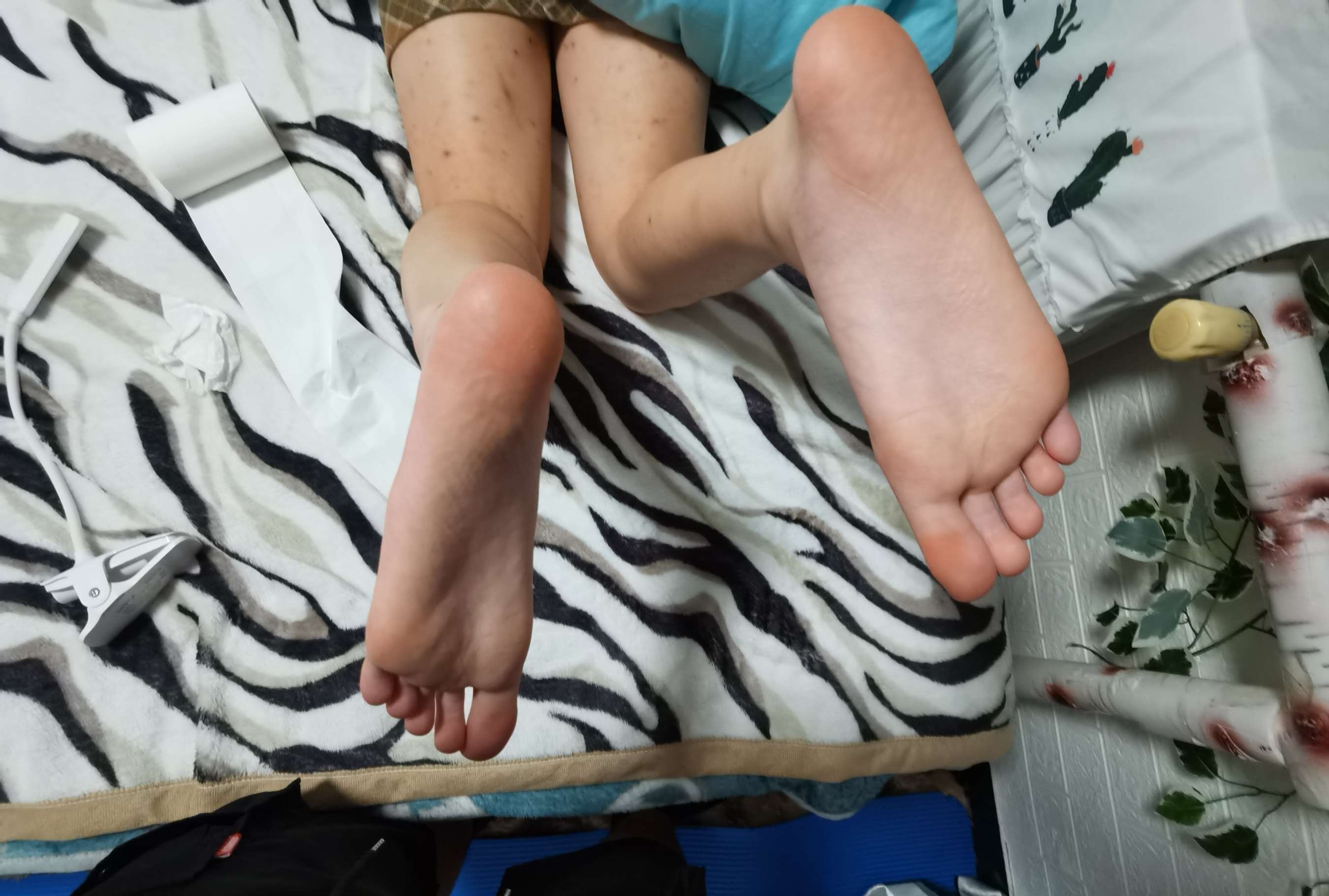 《韩小姐的嫩足》作品图