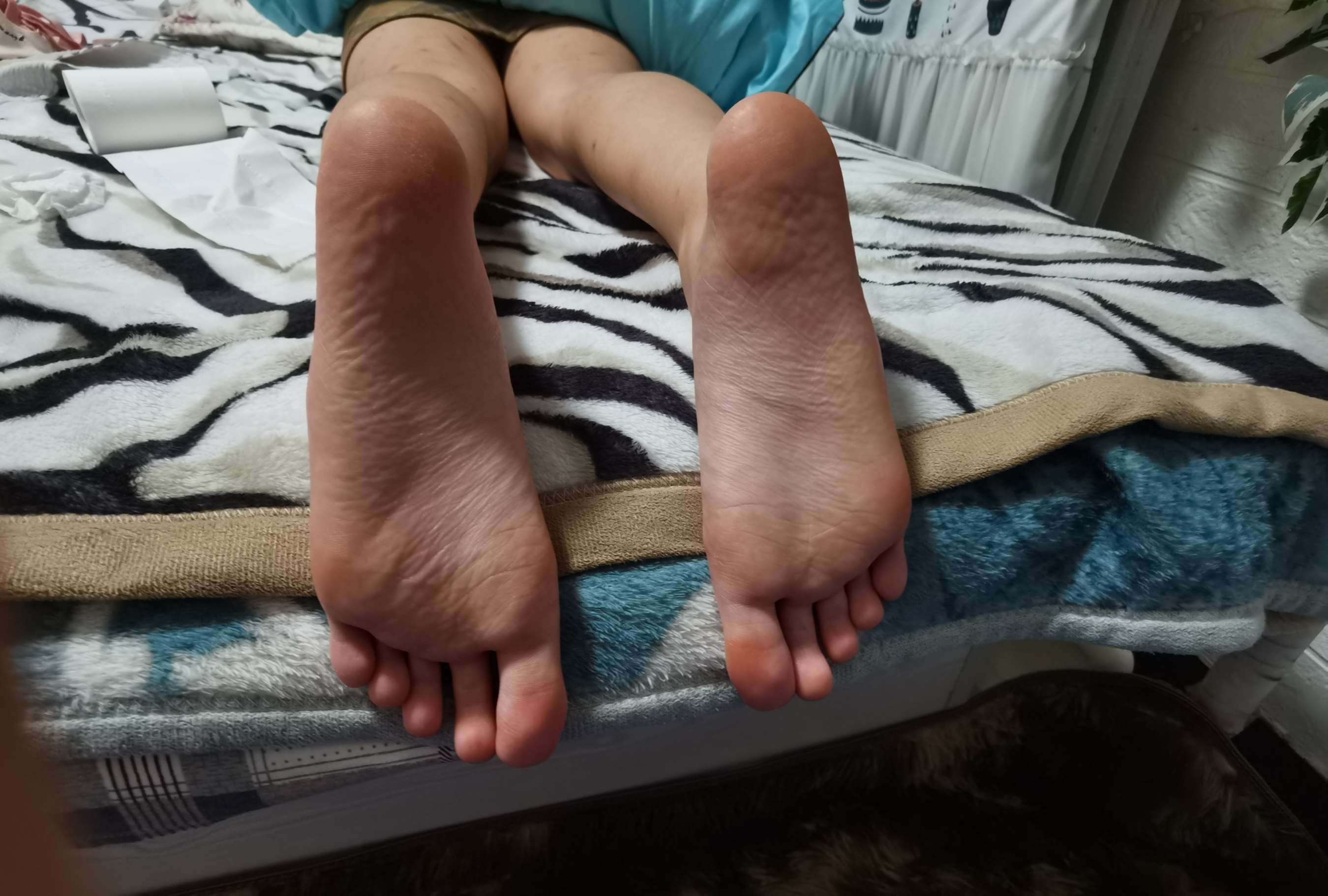 《韩小姐的嫩足》作品图