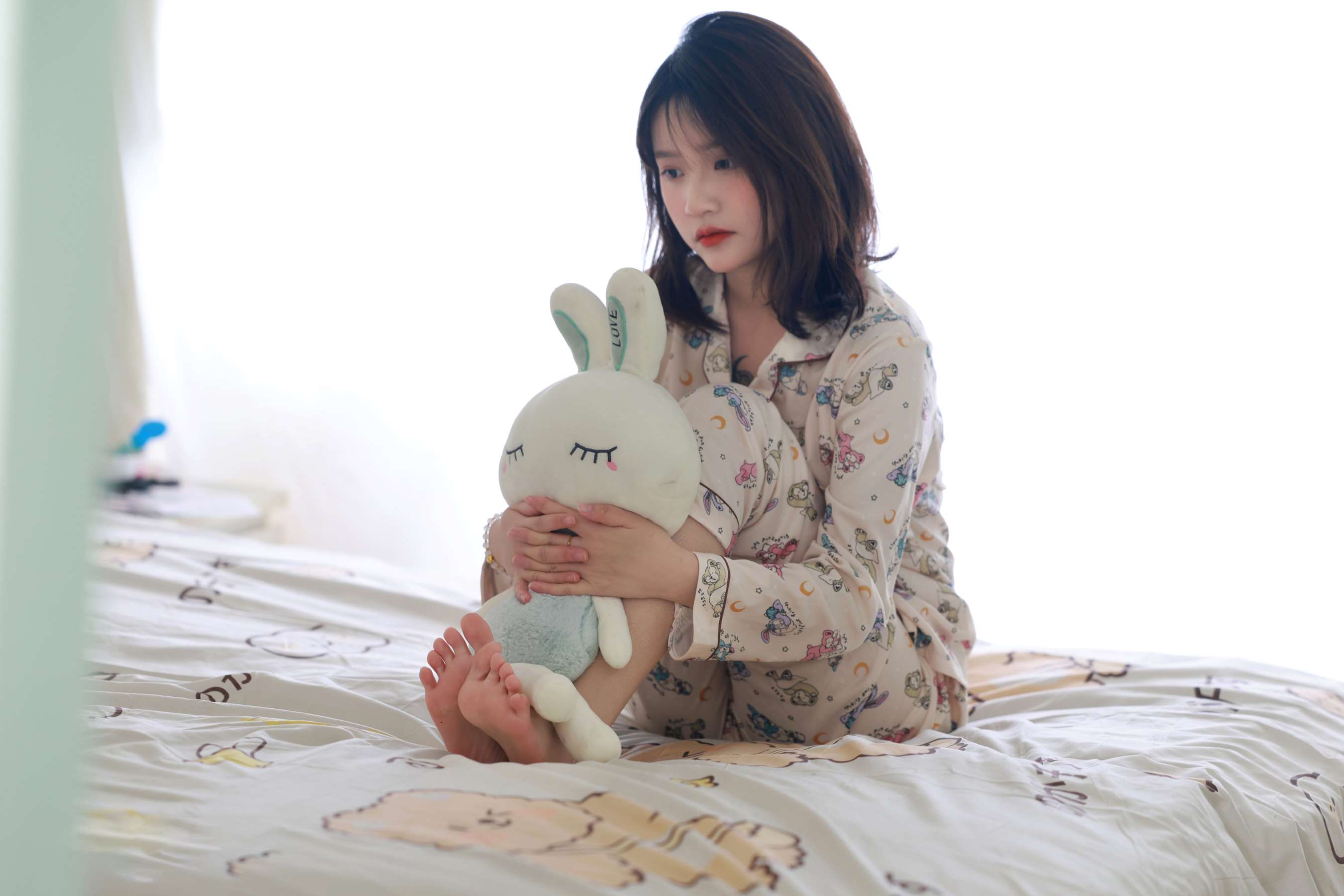 《小点心-睡衣人字拖の嫩足》作品图