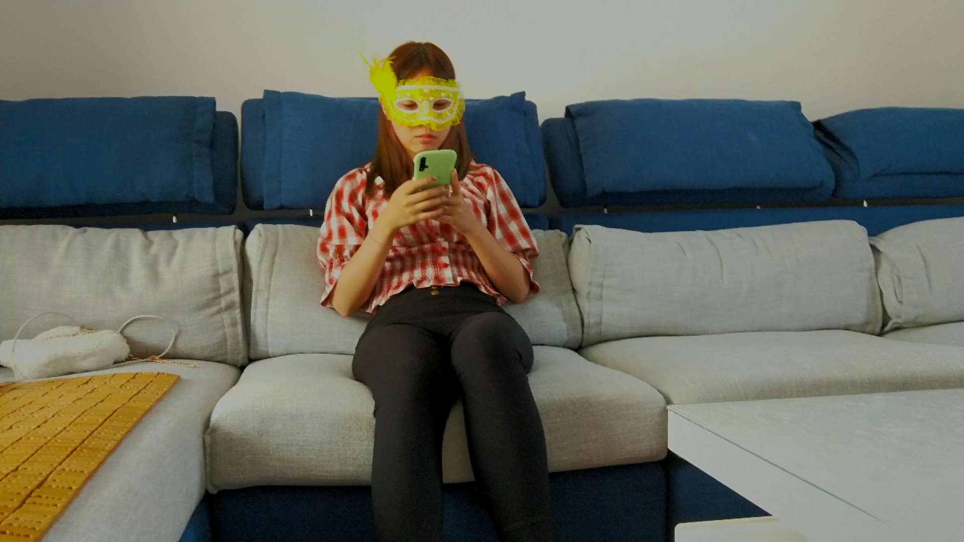 《[视频]单纯的帆布鞋妹妹被哄骗穿上丝袜展示她的肉丝脚！》作品图