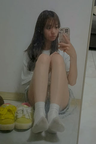 [视频]清纯女高中生被我收买秀足