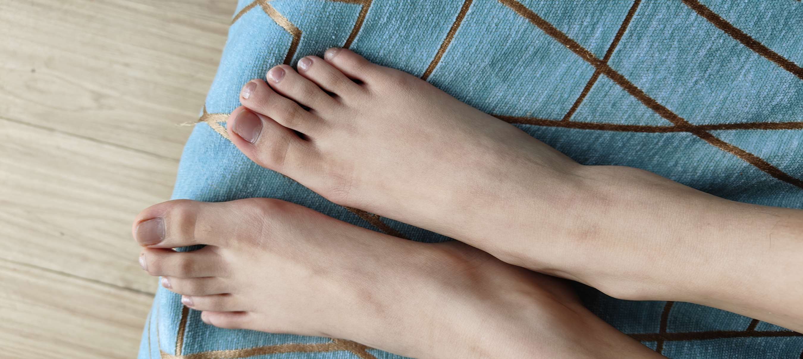 《高挑纤瘦美女许晓岚展现修长裸足趾》作品图