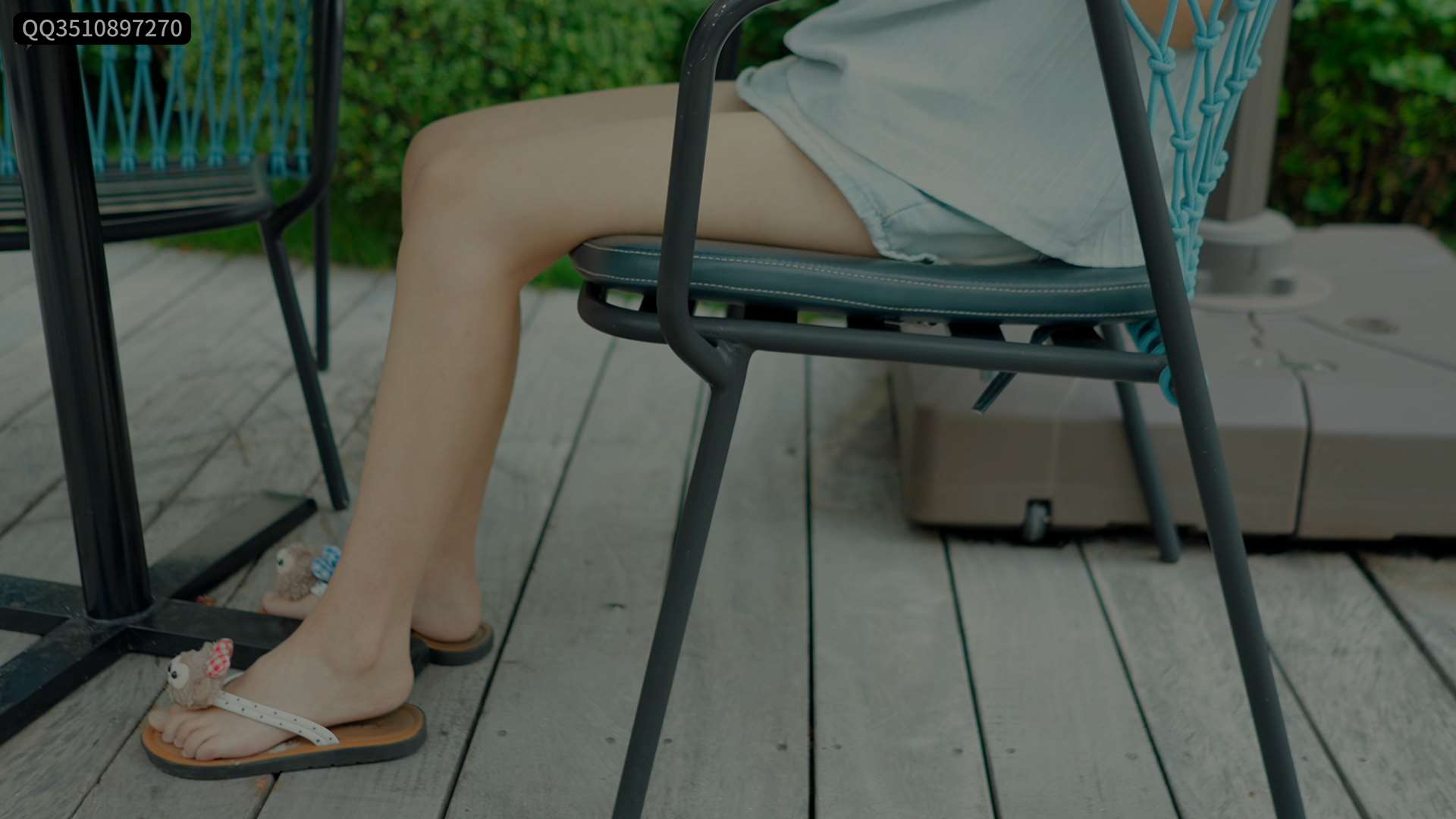 《[视频]瘦瘦的听话妹子，腿脚极品把玩》作品图