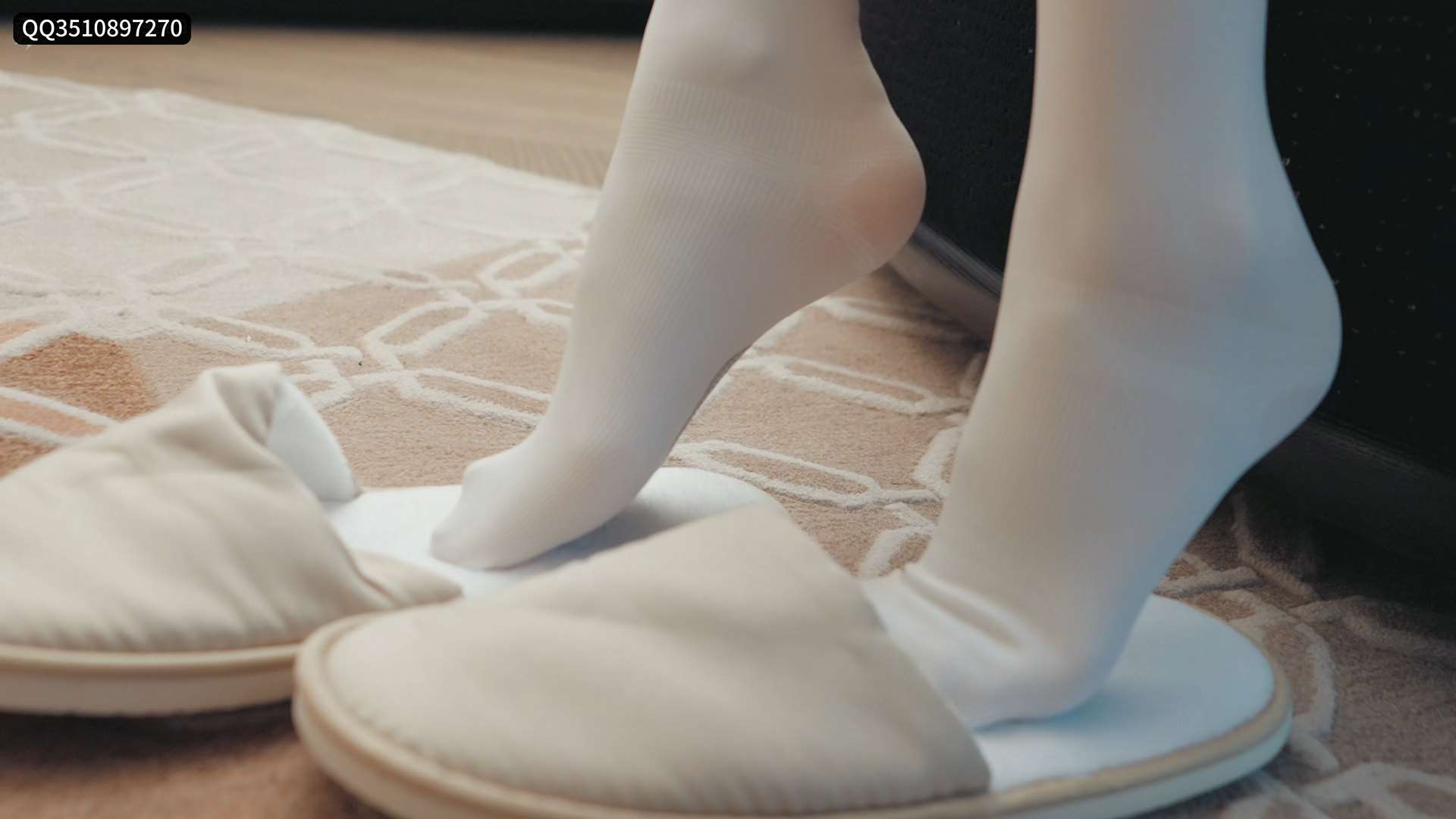 《[视频]瘦瘦的听话妹子，腿脚极品把玩》作品图