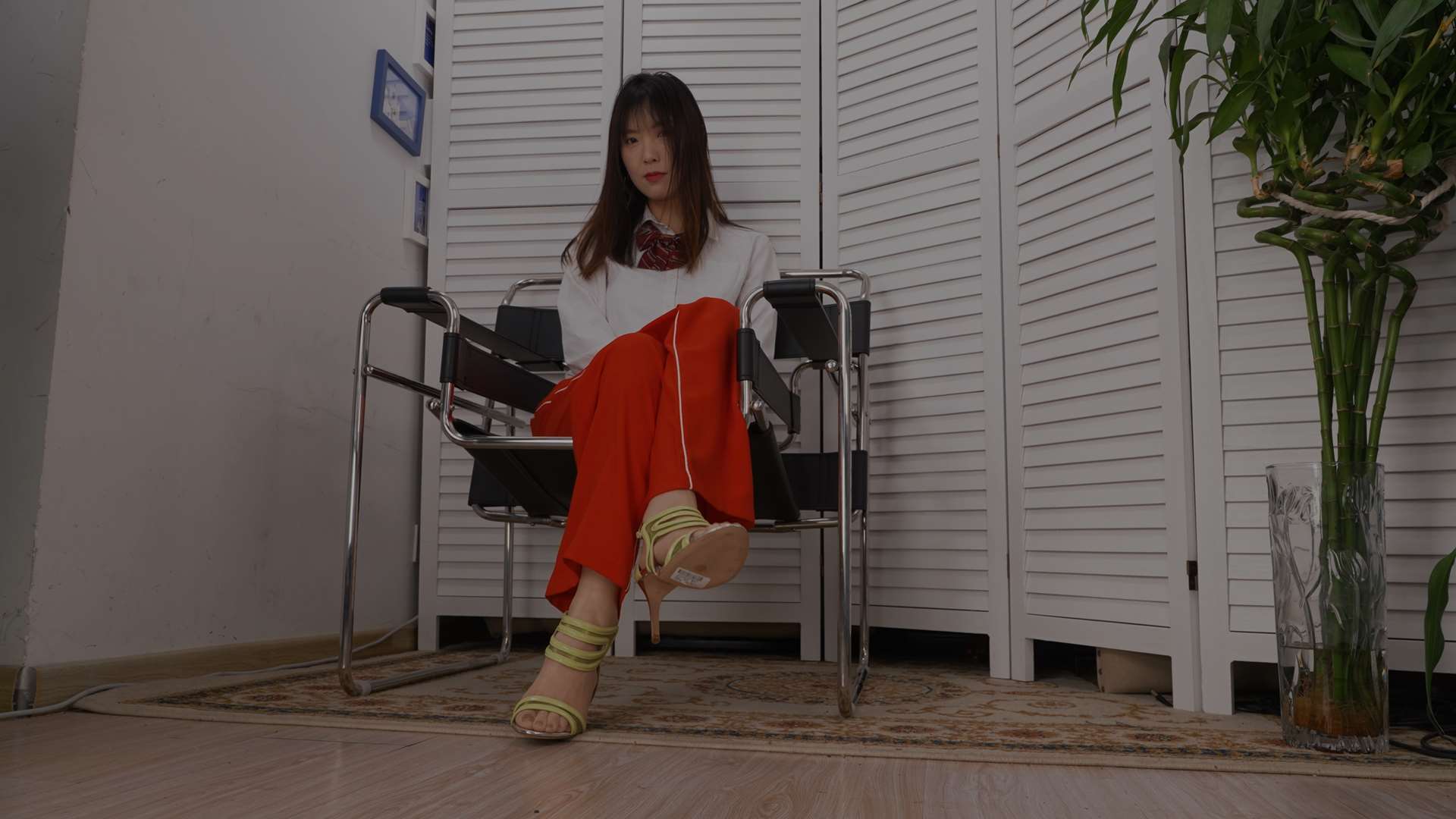 《[寄卖视频]-A&F-王佳展示透明肉丝美脚》作品图