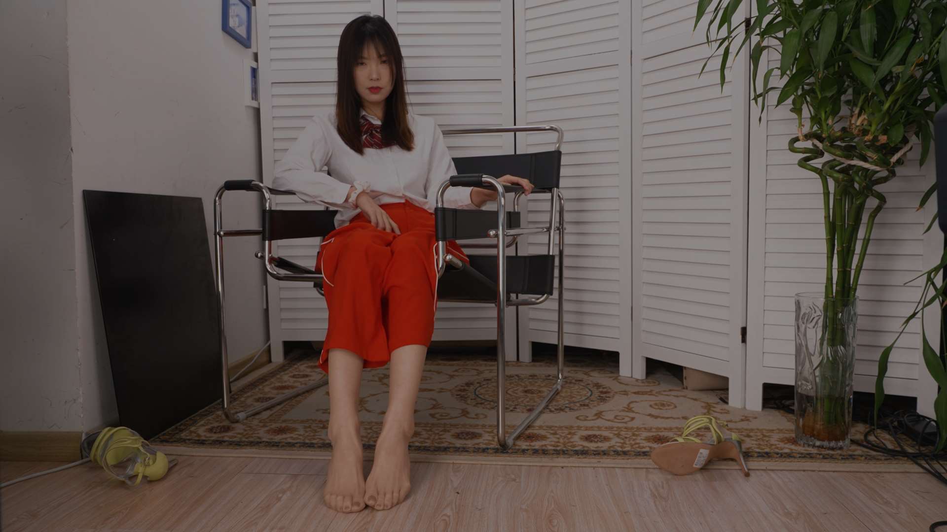 《[寄卖视频]-A&F-王佳展示透明肉丝美脚》作品图