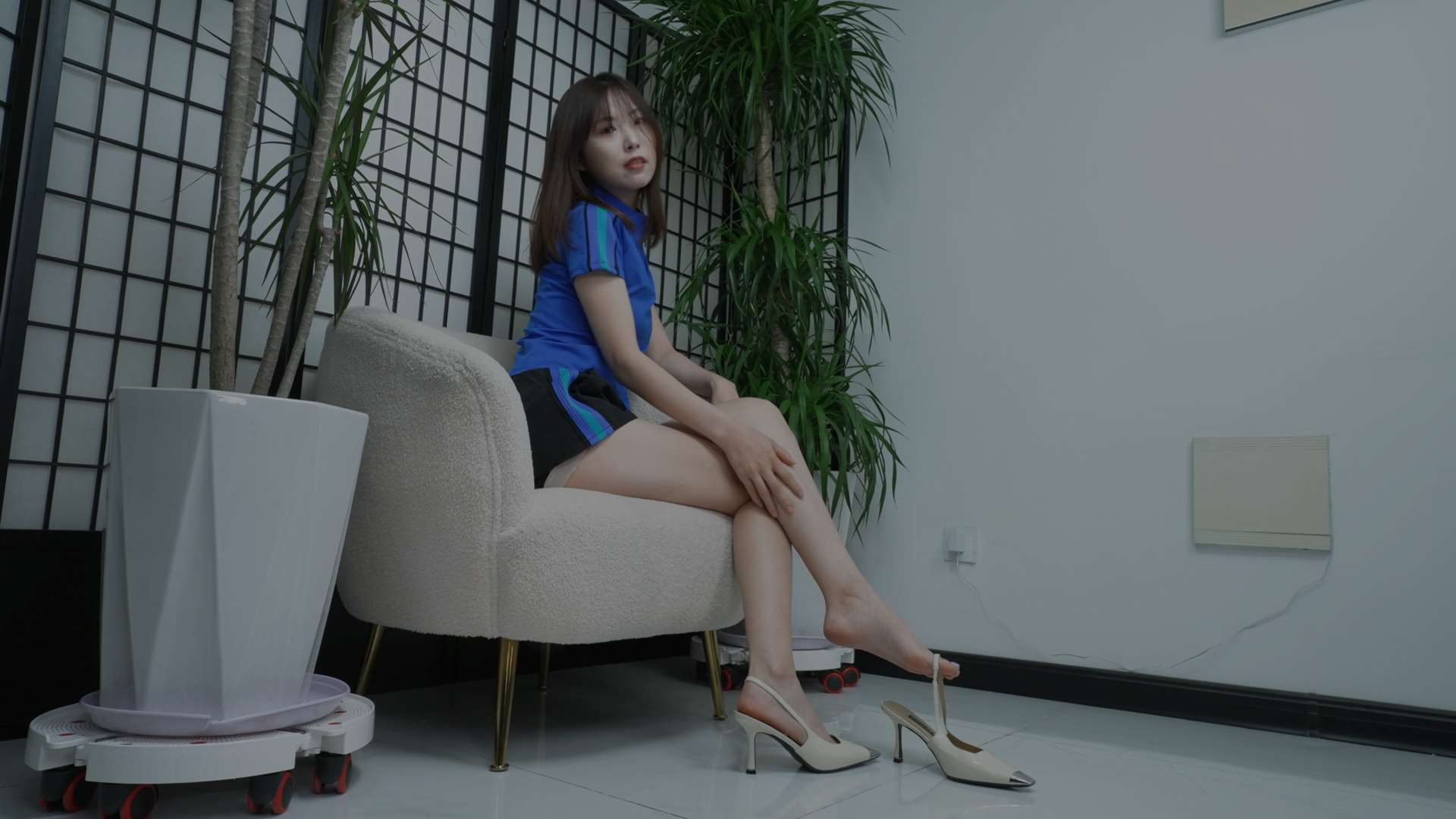 《[寄卖视频]AF&王佳脱高跟展示她性感的大脚》作品图